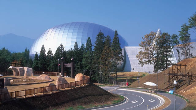 It looks just like a dinosaur egg! It's exciting!