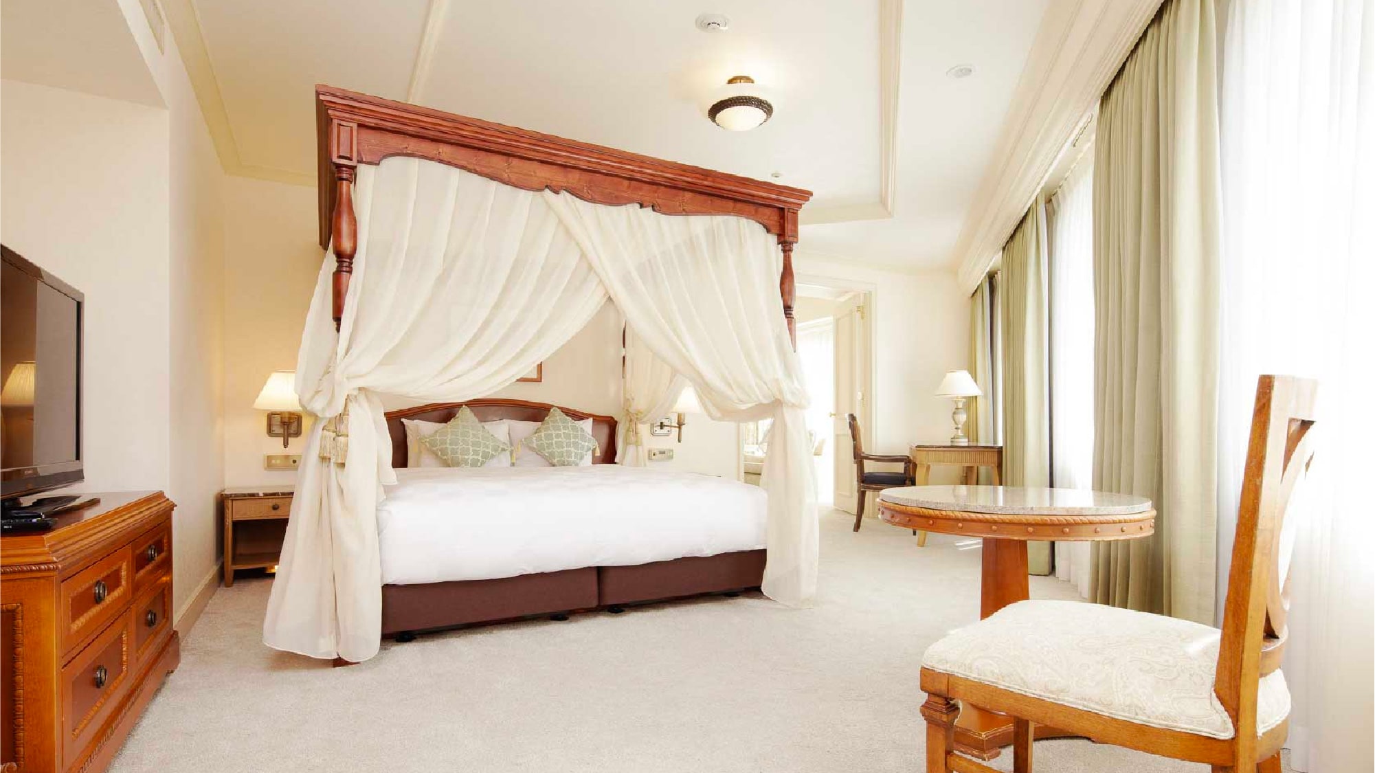 Noble Suite