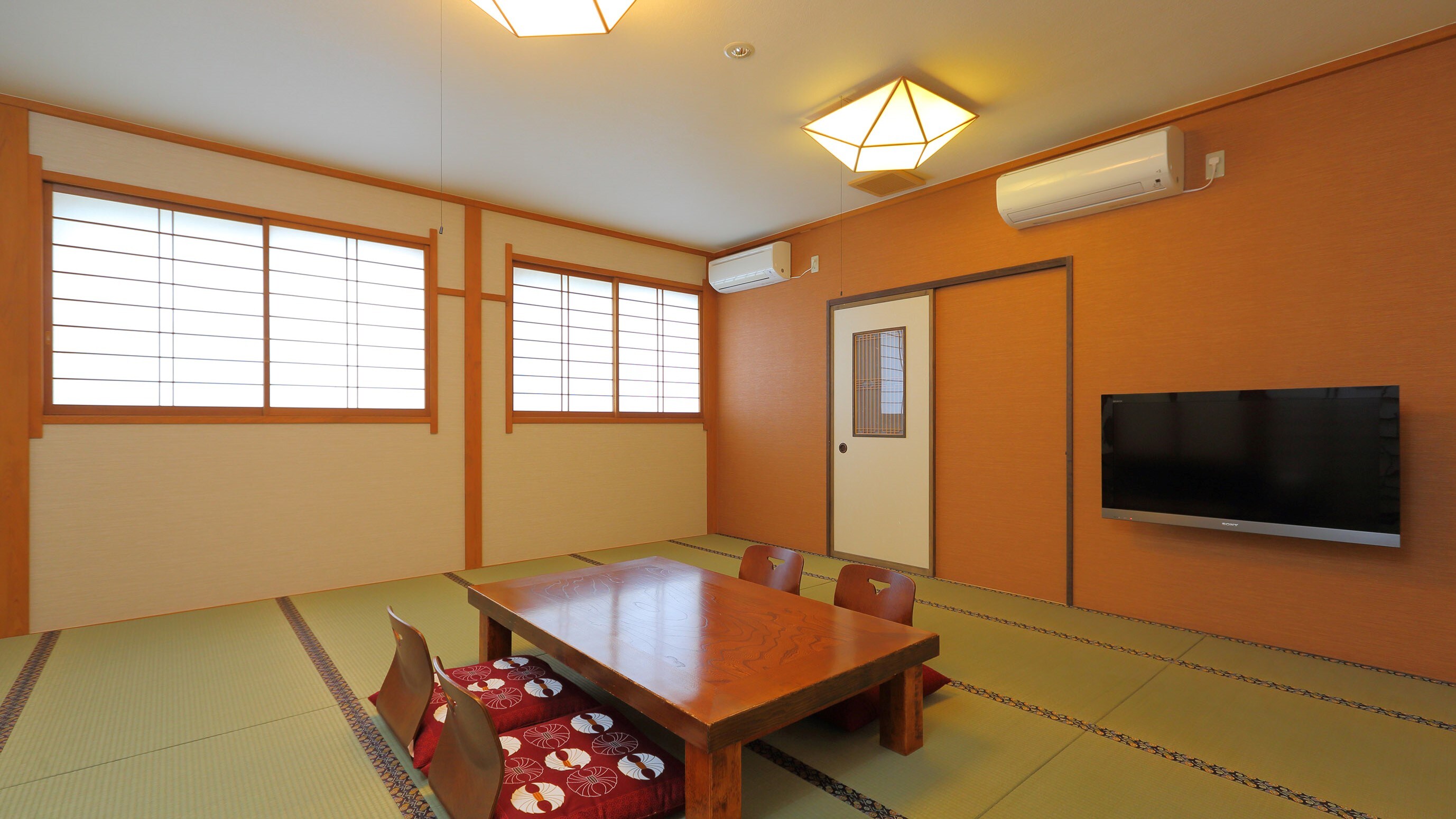 Phòng rộng rãi theo phong cách Nhật Bản với 12 chiếu tatami