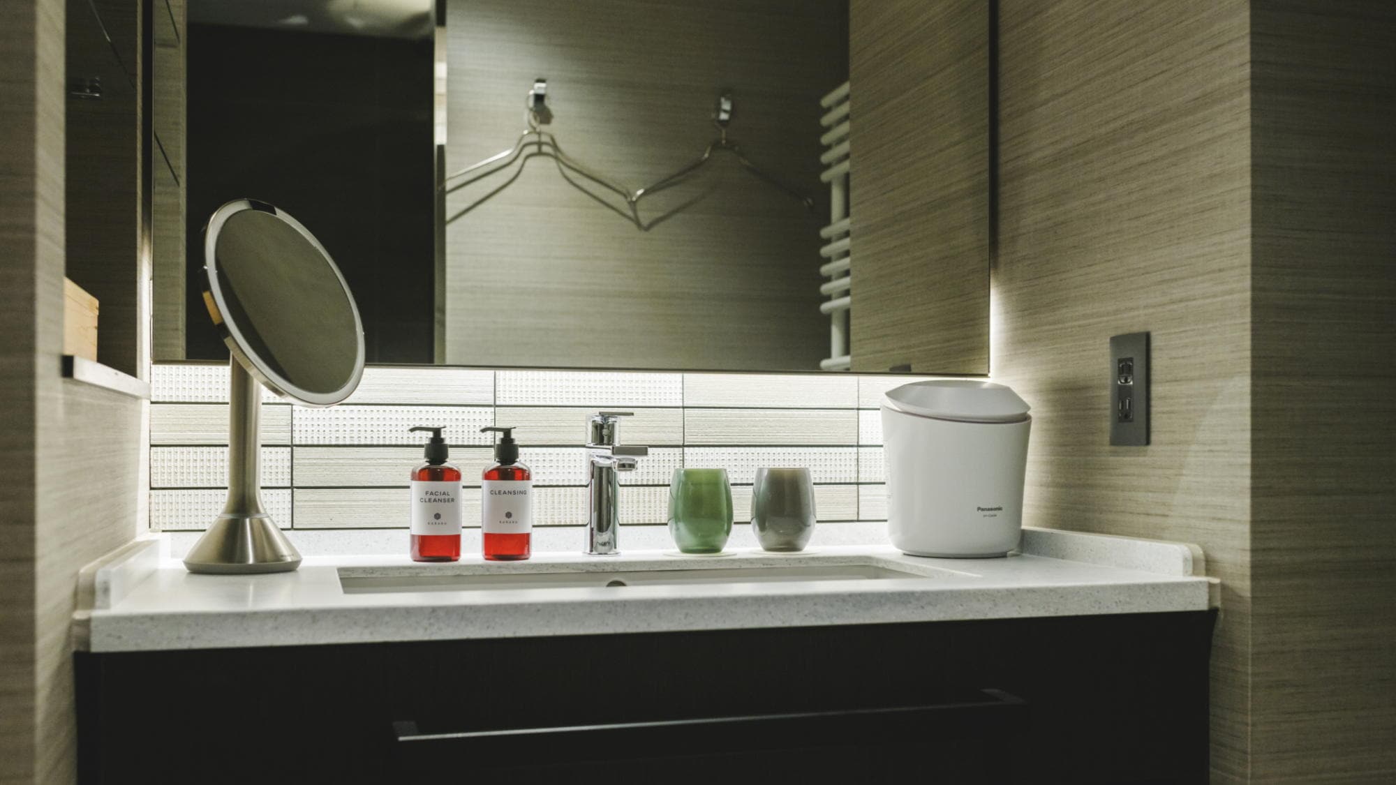 ◆West Wing Deluxe Room with Open-Air Bath｜Sink