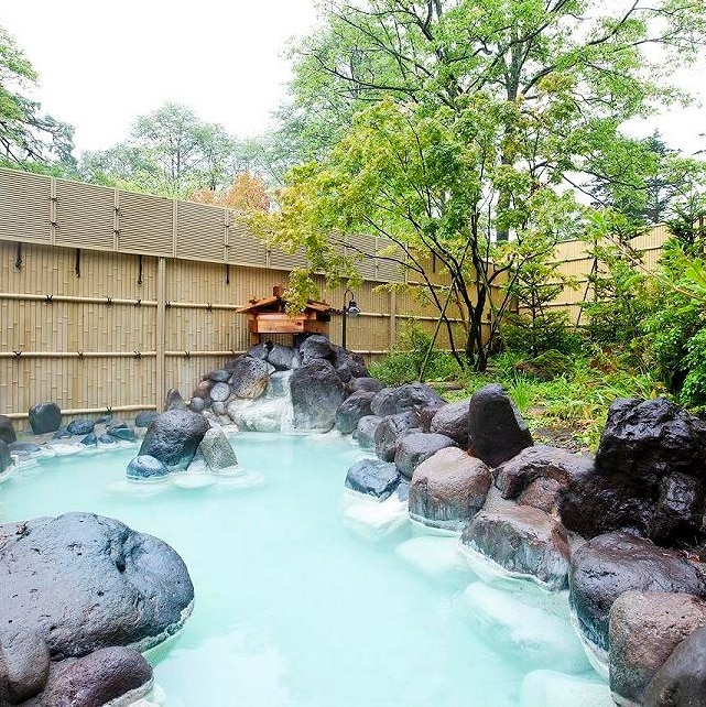 [Open-air bath in summer]