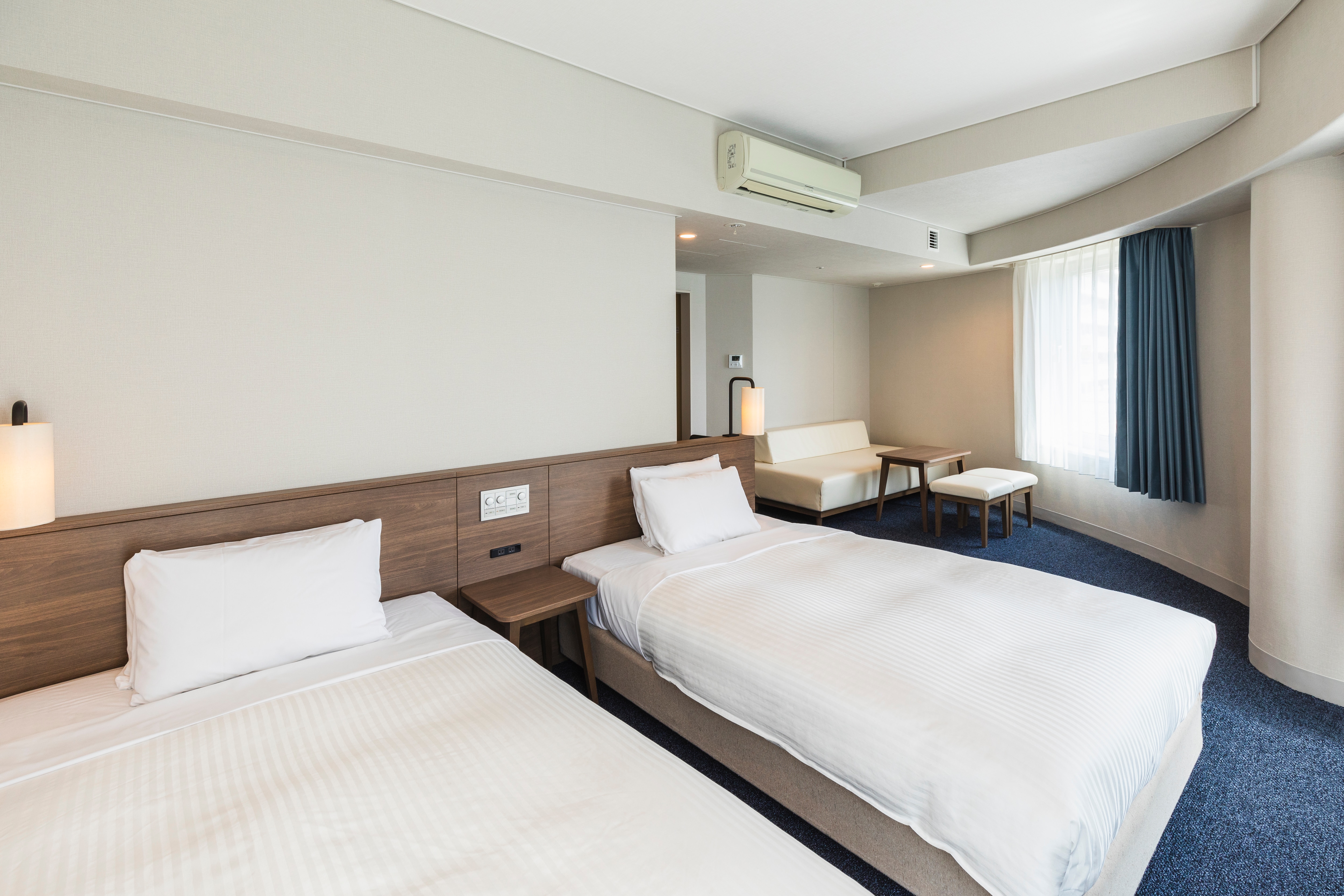Deluxe twin for 2 people, 2 120cm wide beds