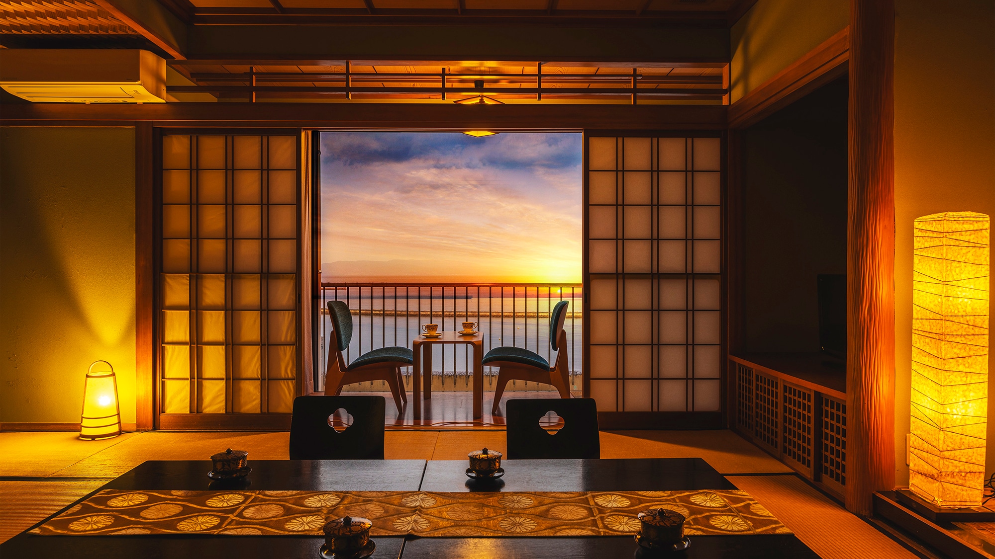 [Kagoshima Bay View] Japanese-Western Observation Room (Top Floor) / 12 tatami mats + 12 square meters