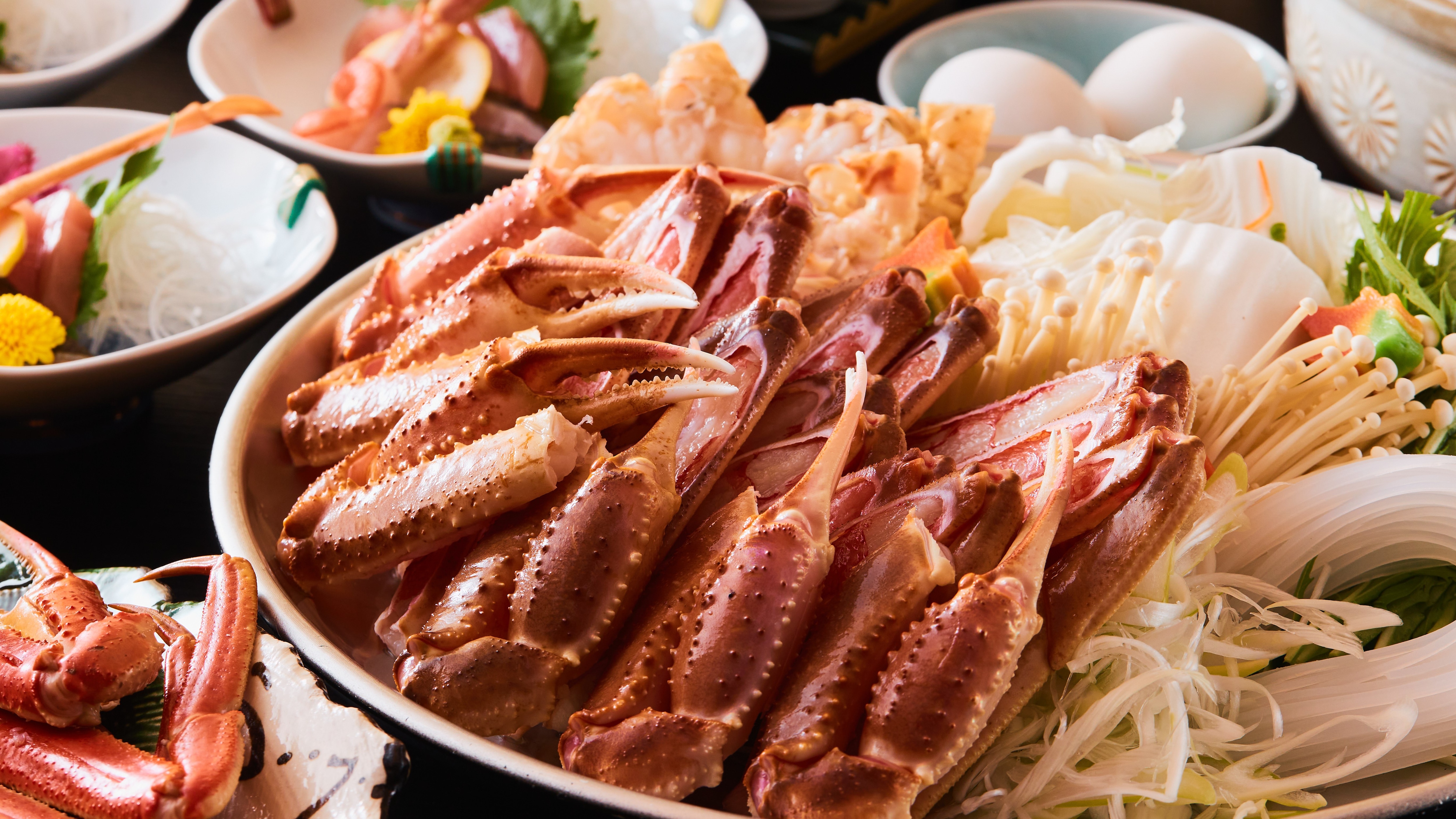 蟹肉豐富的蟹肉壽喜燒鍋。 (照片中兩人)