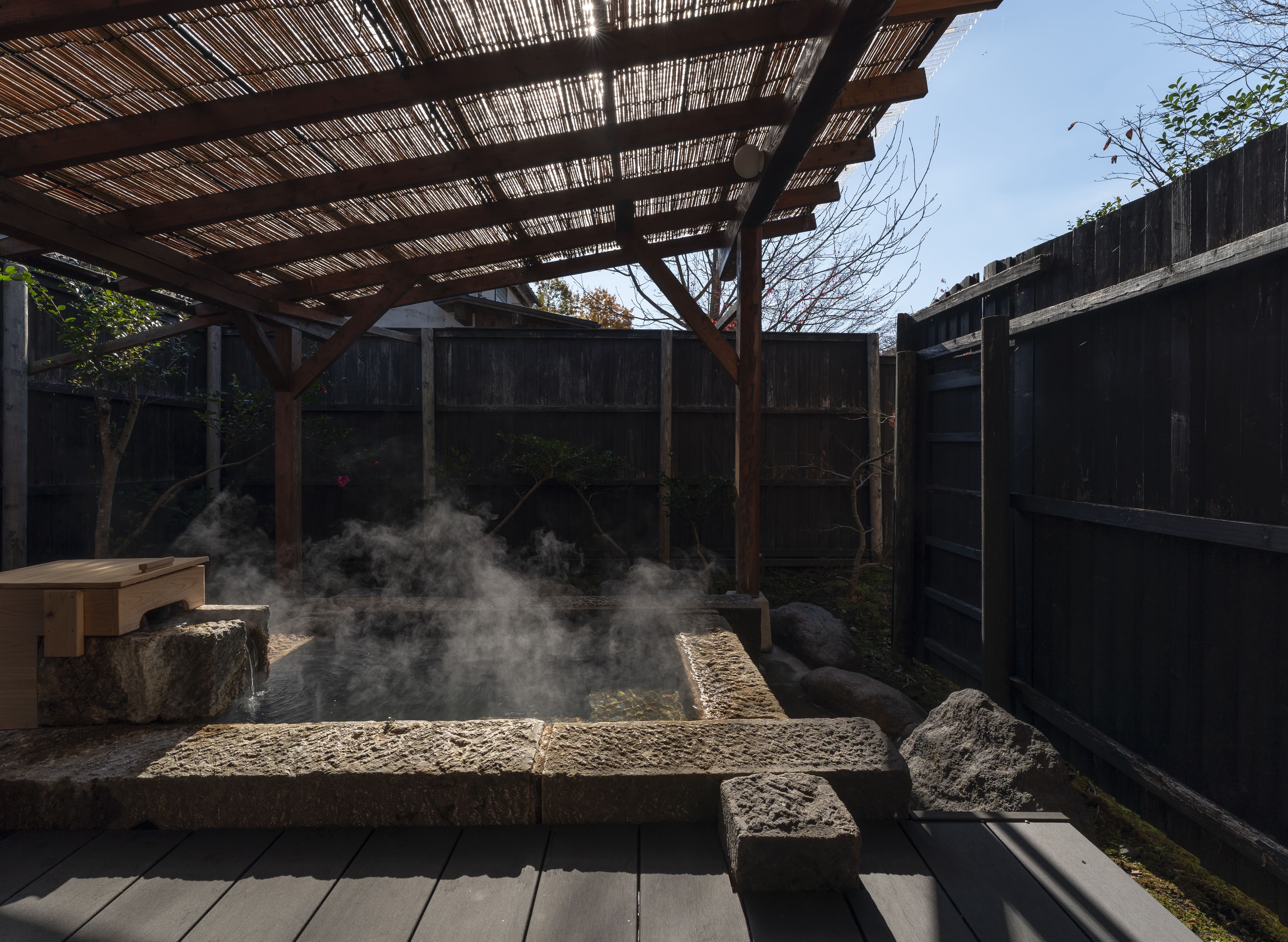 Guest room open-air bath