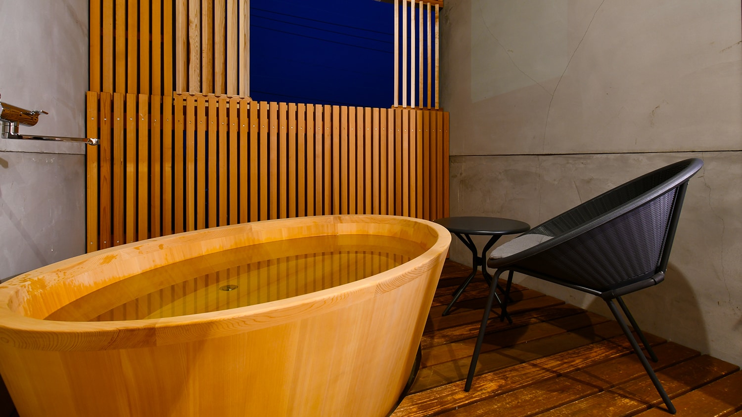 Guest rooms with open-air baths