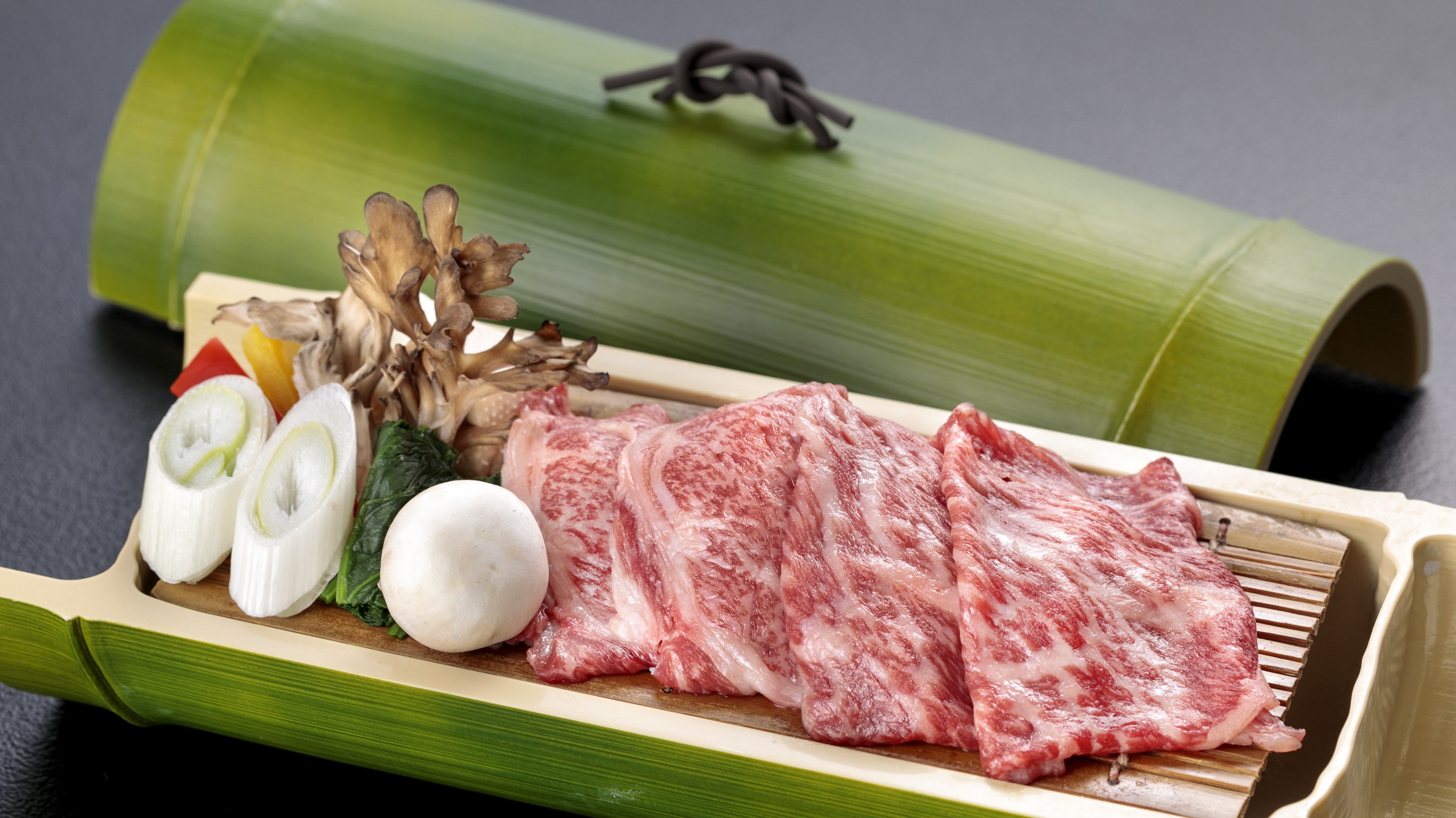 我們的特色菜「溫泉蒸煮」 可與肥泉套餐一起使用