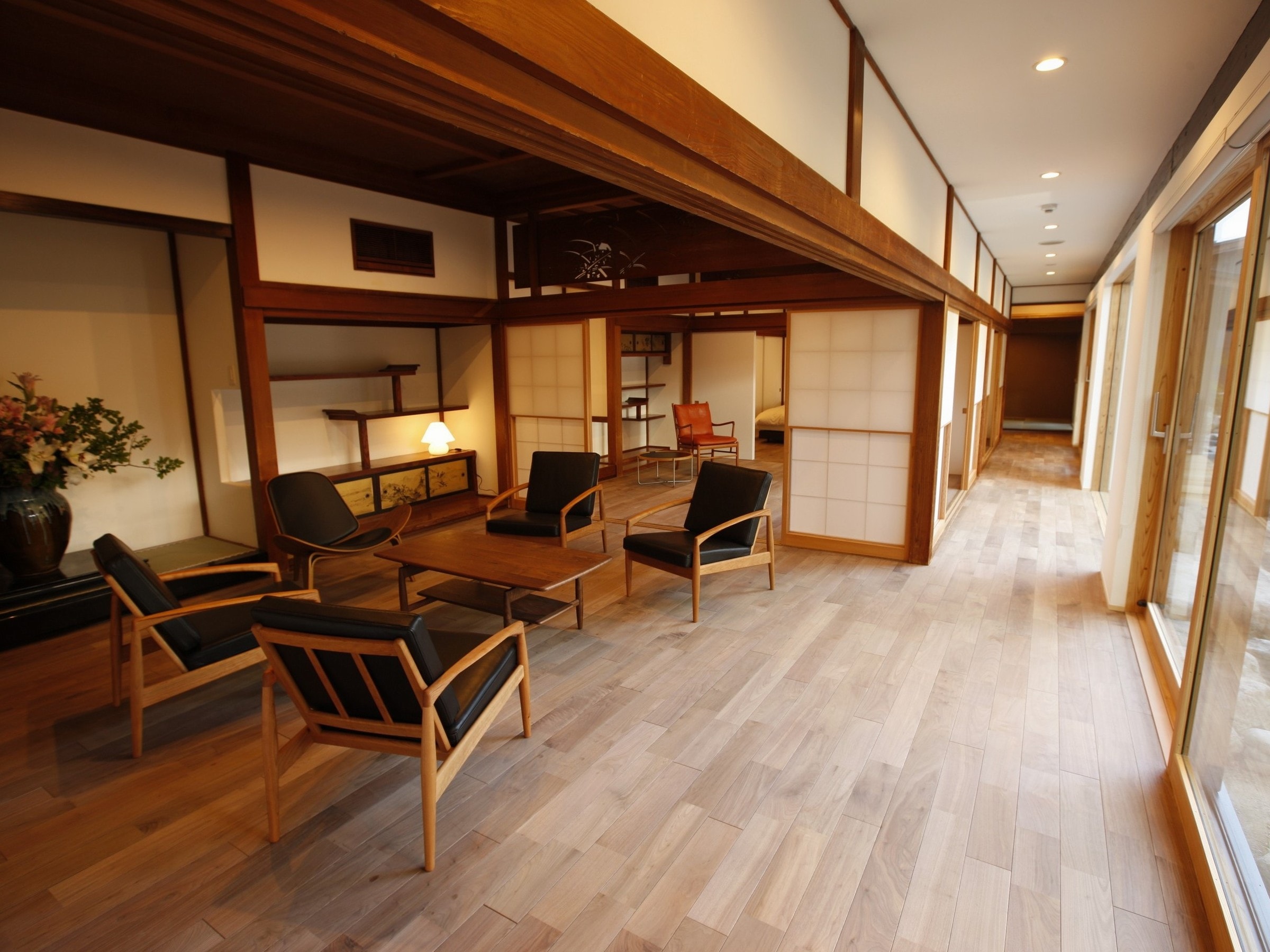 [KURA01] A prestigious three-room room, followed by a tea room in the back.