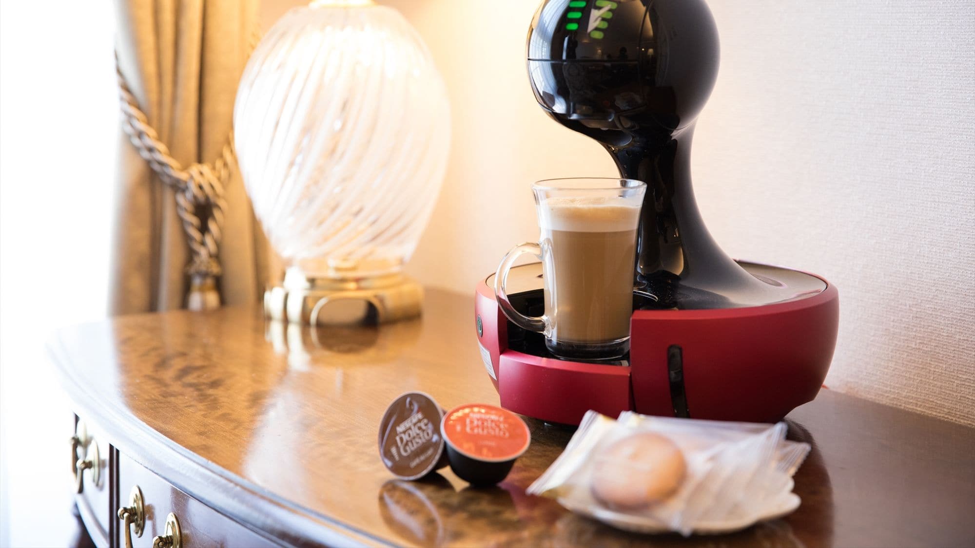 <In-room coffee> Dolce Gusto coffee is provided in your room. Please enjoy your time in elegance.