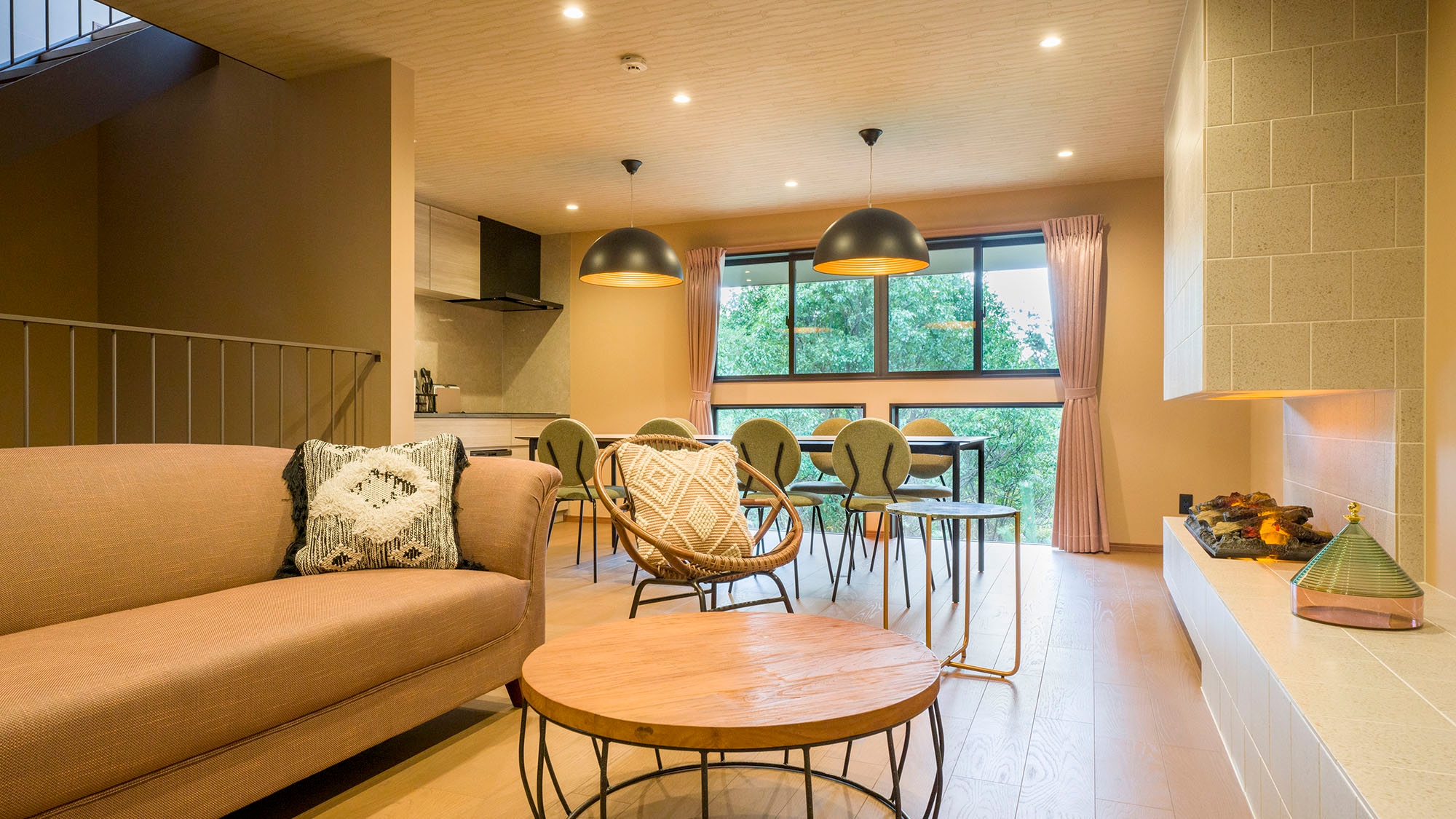 [Gedung C] Ruang tamu (contoh)