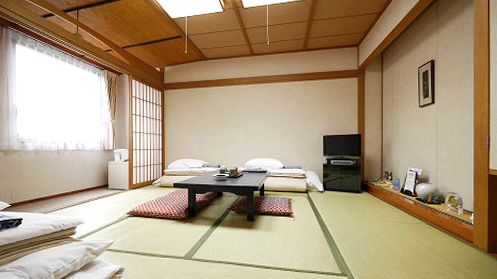 ・ [Japanese-style room 8 tatami mats] Bath and toilet available
