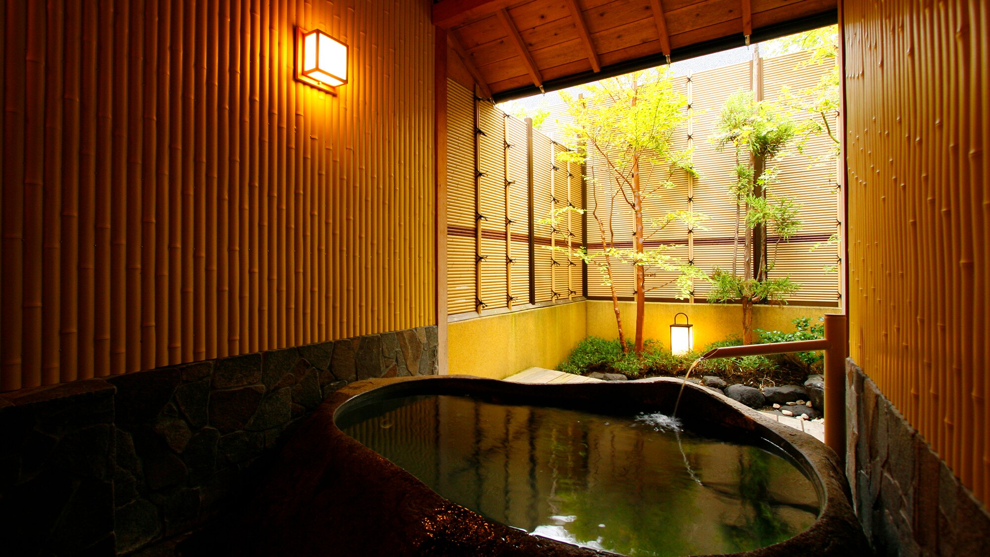 Private open-air bath - Huge stone