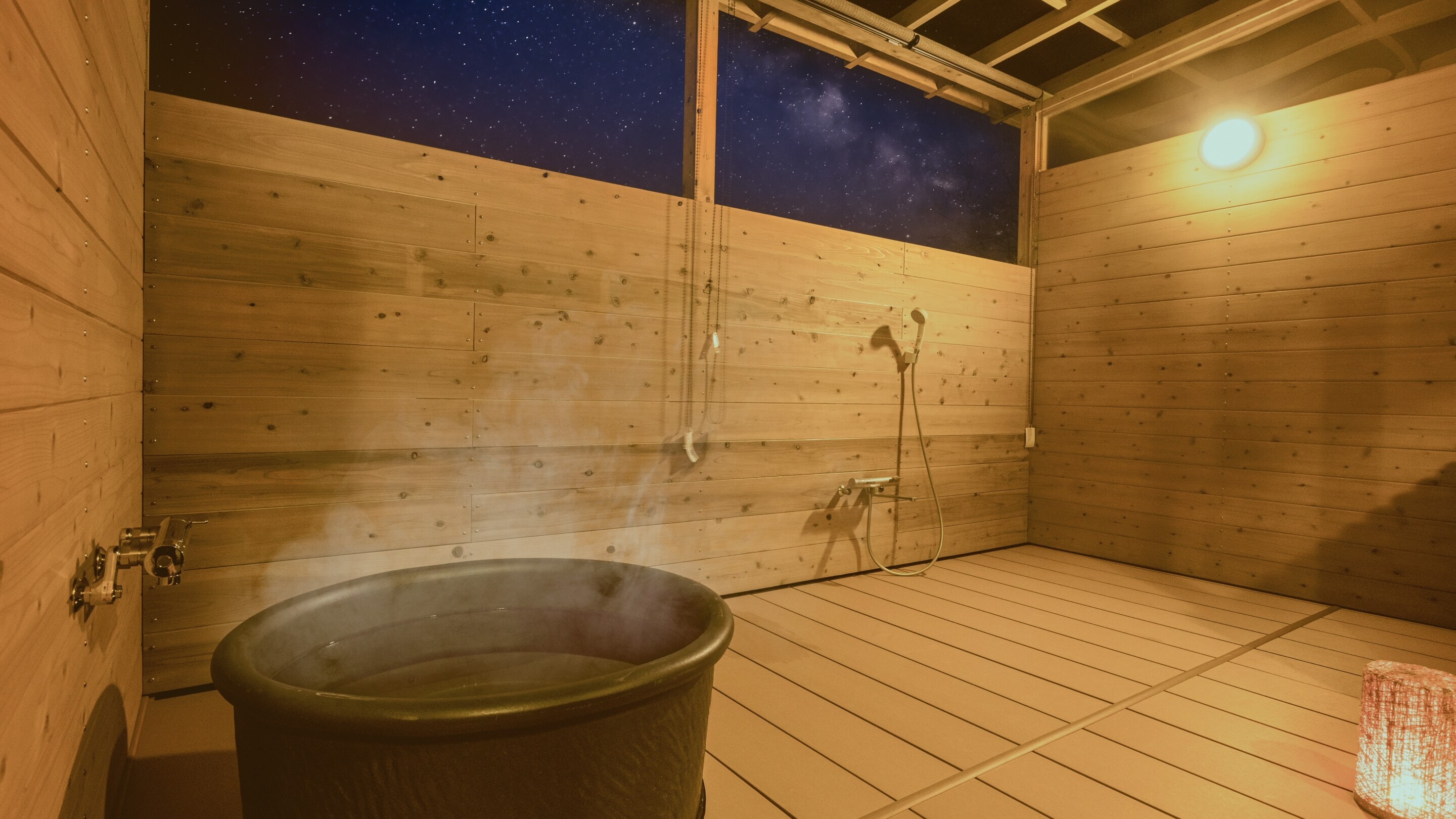 Superior room with open-air bath and Japanese-style twin bed (12 tatami mats) *The bathtub in the photo is not a hot spring.