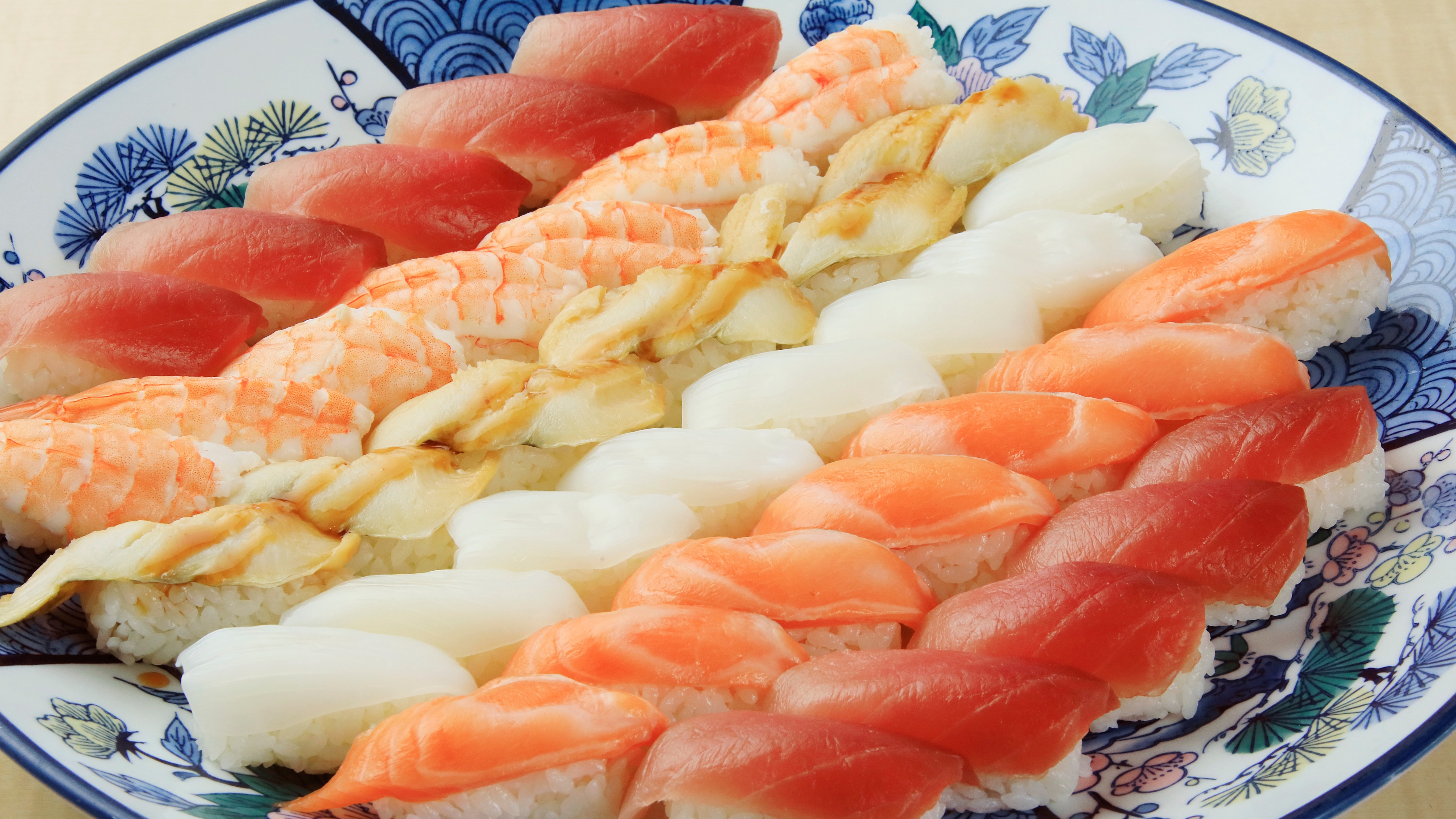 Bạn cũng có thể thưởng thức sushi nigiri. *Ví dụ
