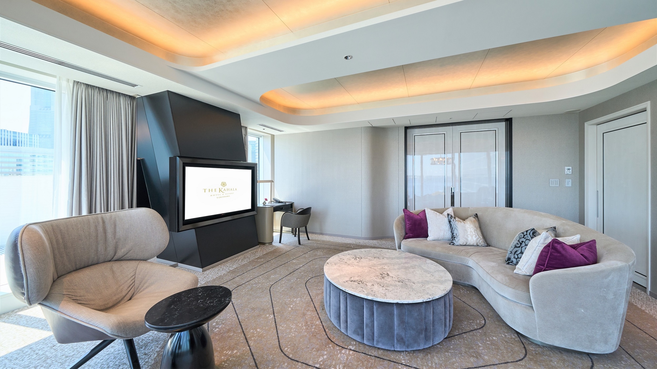 Living Room (The Kahala Suite King)