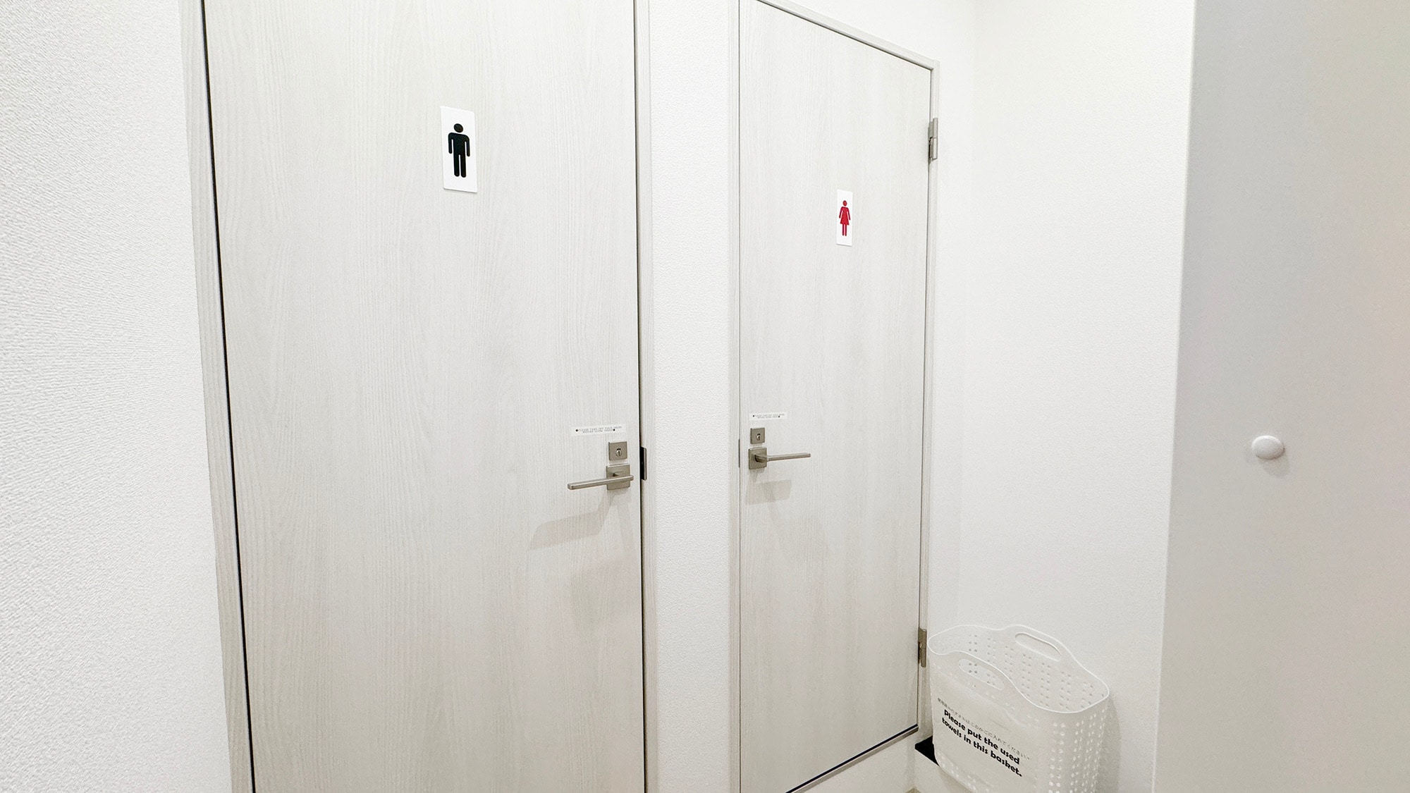・[WEST1F Shower] Shower rooms are separate for men and women.