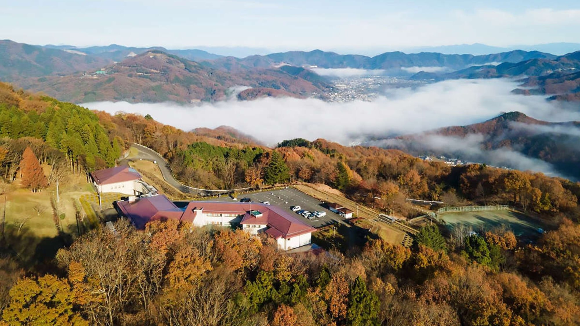 The autumn sea of clouds is most likely to appear from the end of September to the end of November.