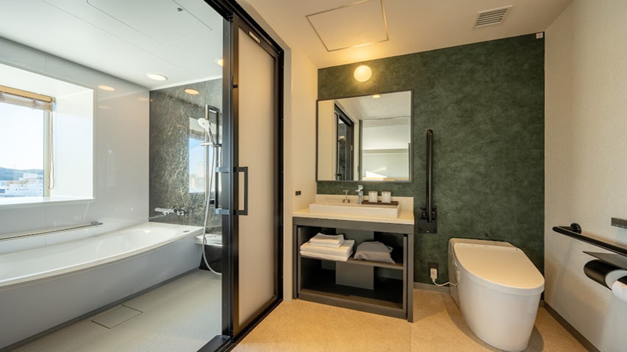 Universal Twin Bathroom