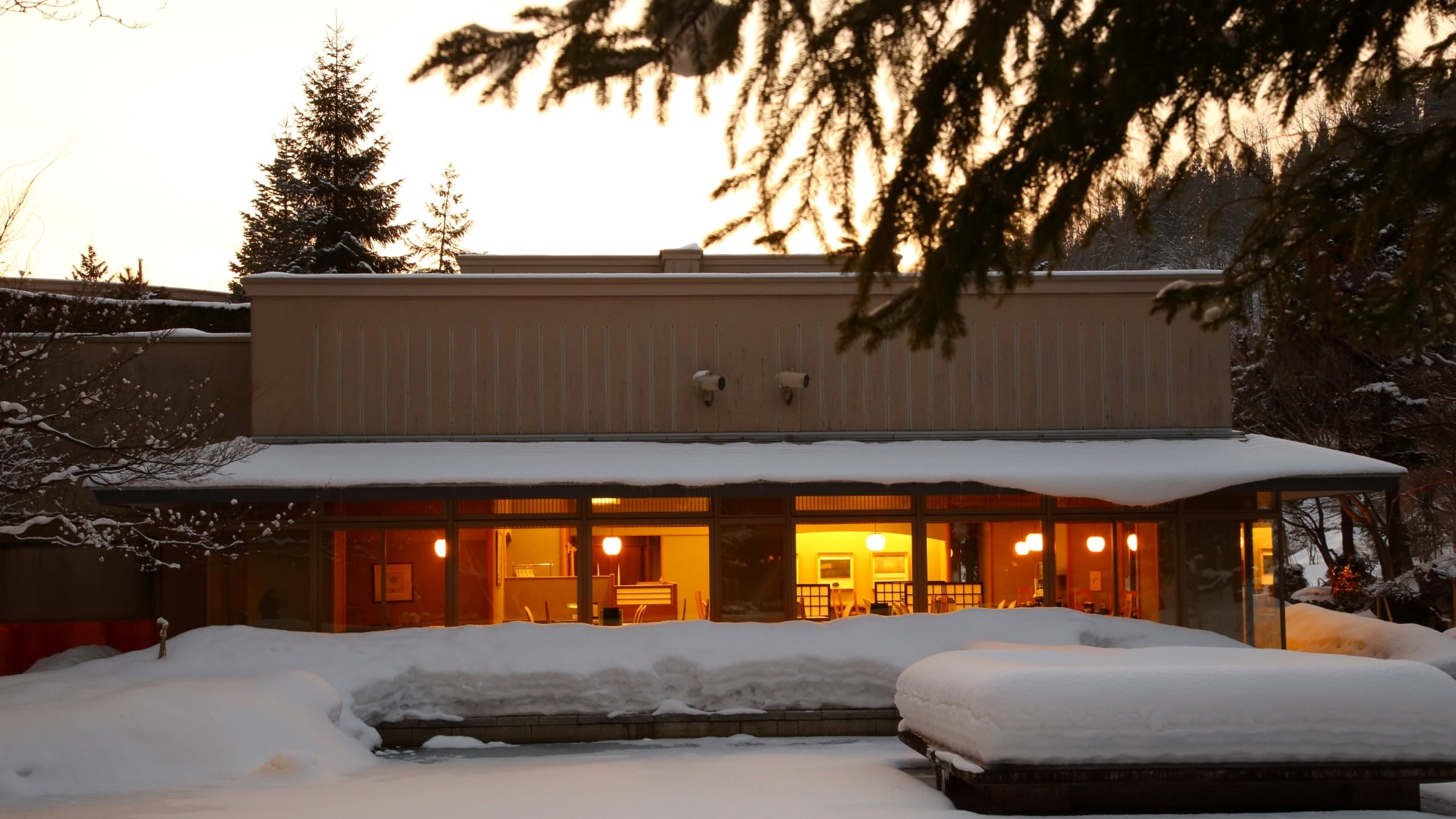 Snow scene in the courtyard at dusk