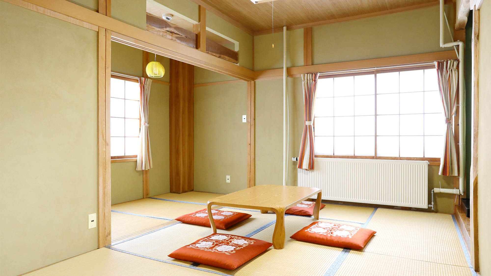 ・[Main building Japanese-style room] The atmosphere of good old Japan can be felt in every detail of the interior