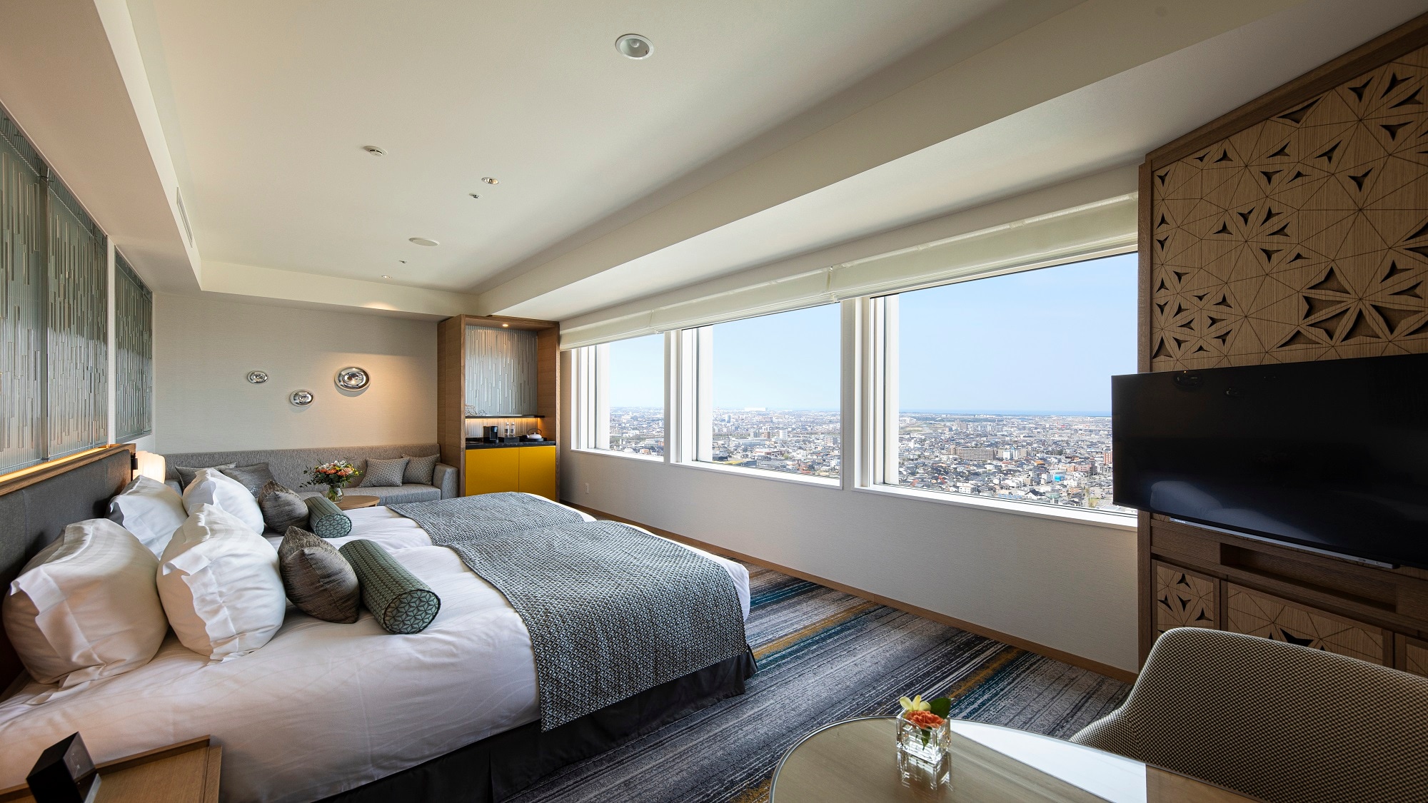 Nikko Floor Deluxe Hollywood Twin / 44 square meters / 27th floor