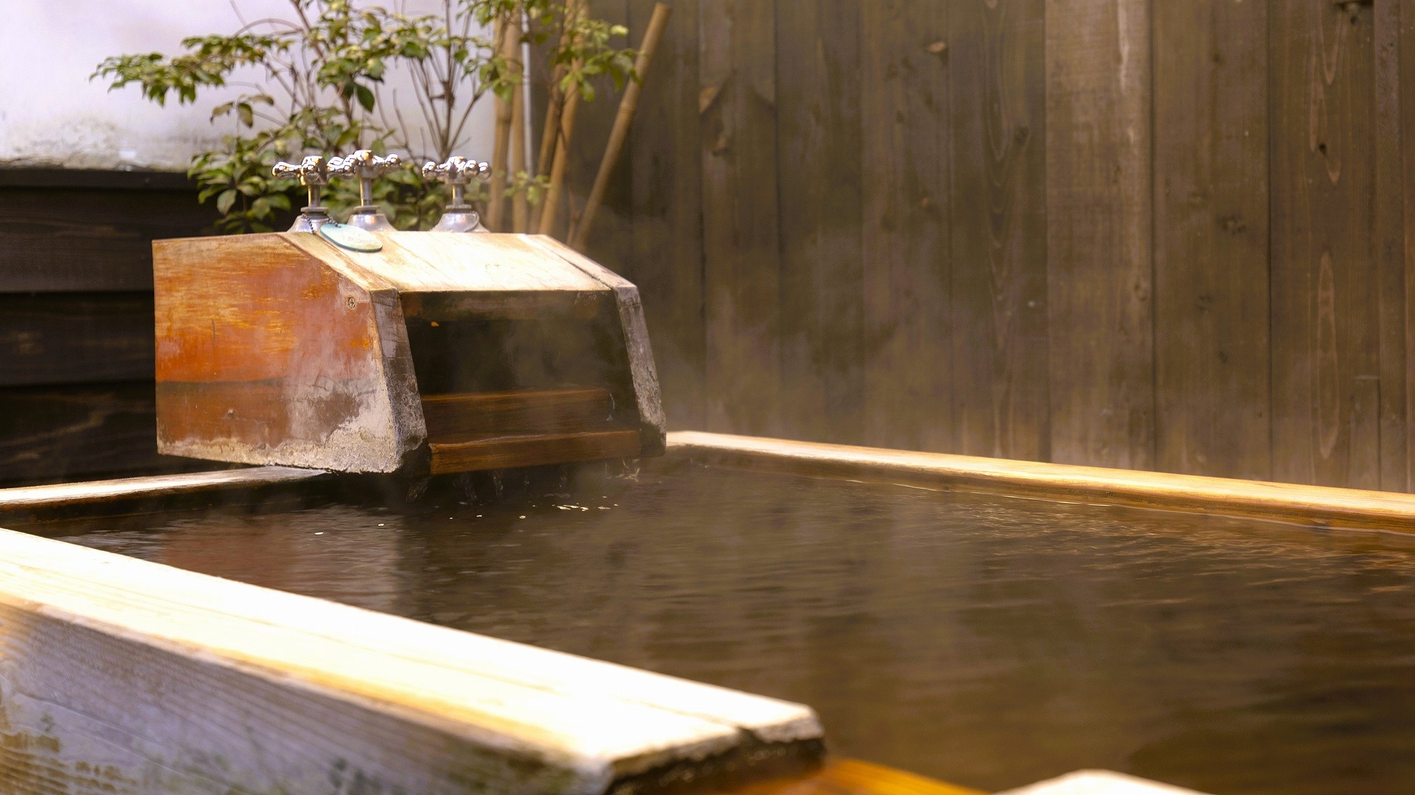 [Separate Japanese-Western room with semi-open-air bath] (3 people capacity) *Room with hearth (2 beds + 6 tatami mats between wooden boards)