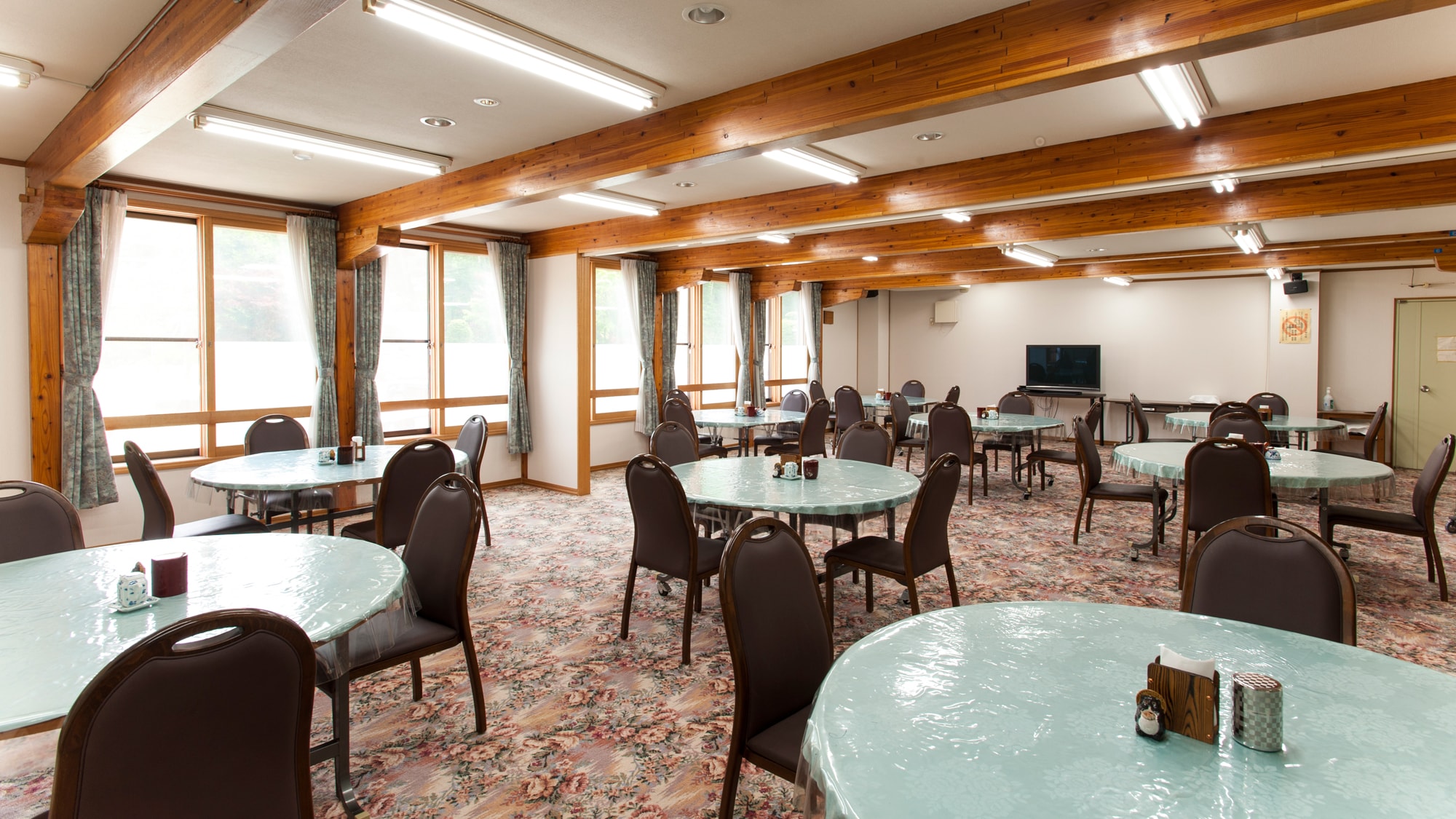 * [Meal venue] Please enjoy dinner and breakfast at this venue.