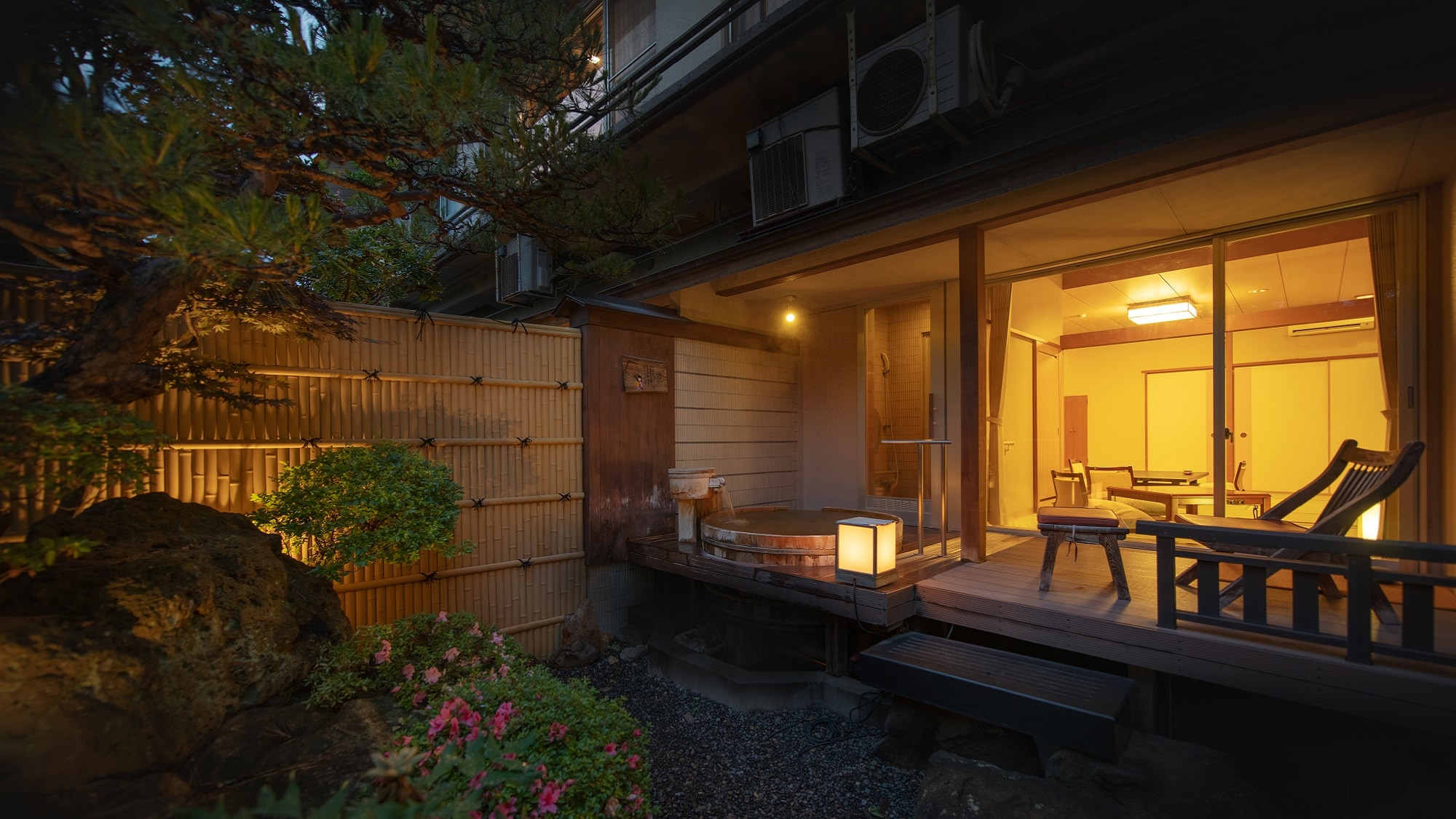 [Guest room with garden open-air bath] Japanese-style room / garden open-air bath / massage chair