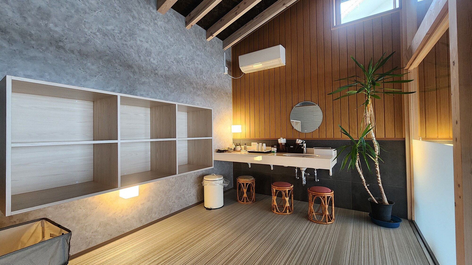 #Men's observation bath