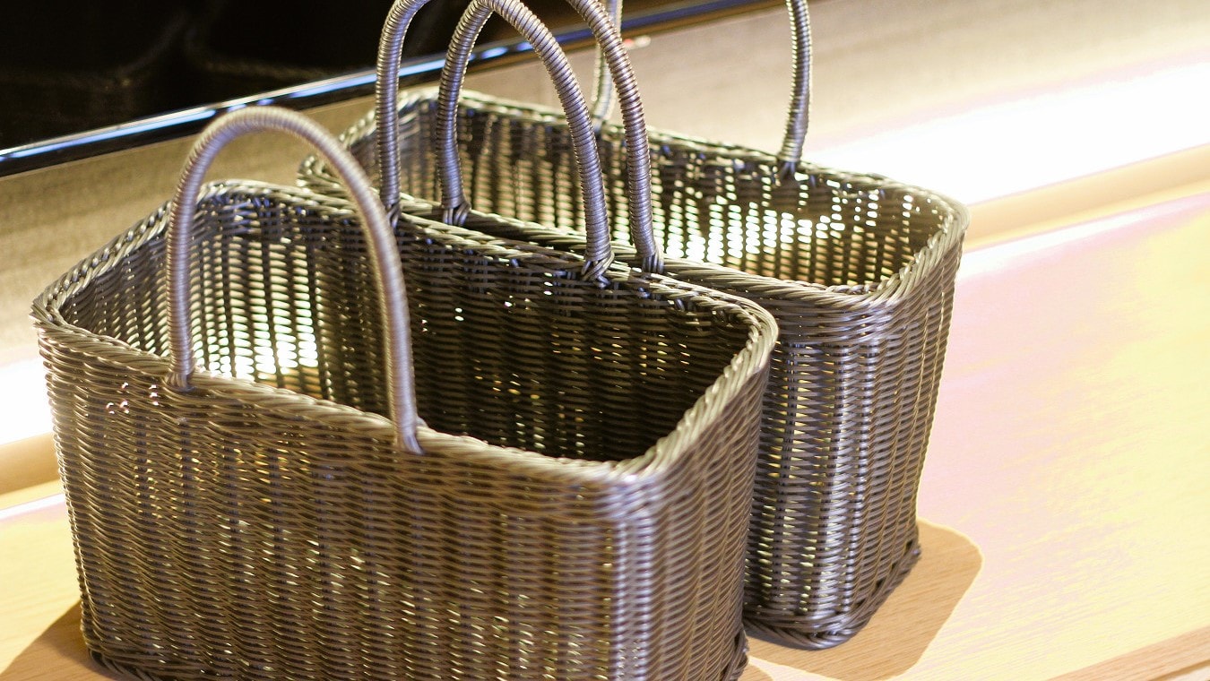 Hot Spring Tour Basket