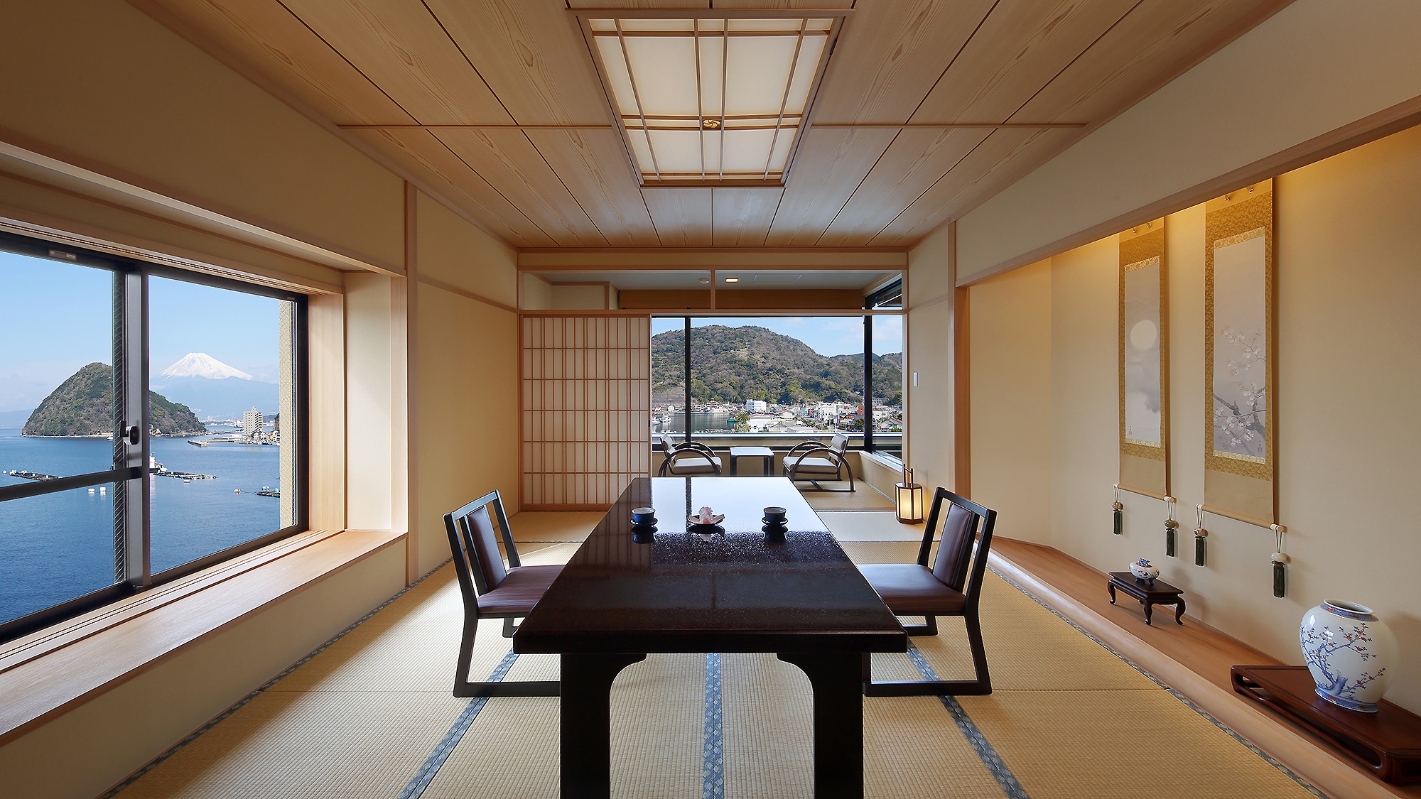 Special room with semi-open-air bath "Tsuki" (Reopened in July 2019)