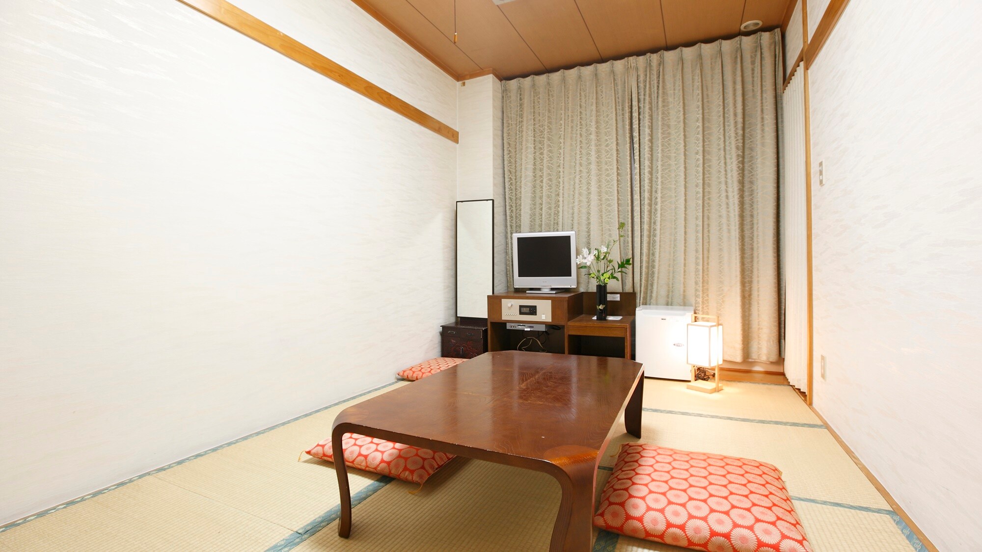 Japanese-style room 7.5 tatami mats (up to 3 people can enter)
