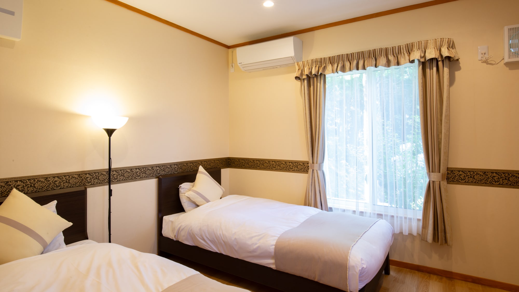 [Glamping cottage with private open-air bath] Bedroom -- up to 6 people