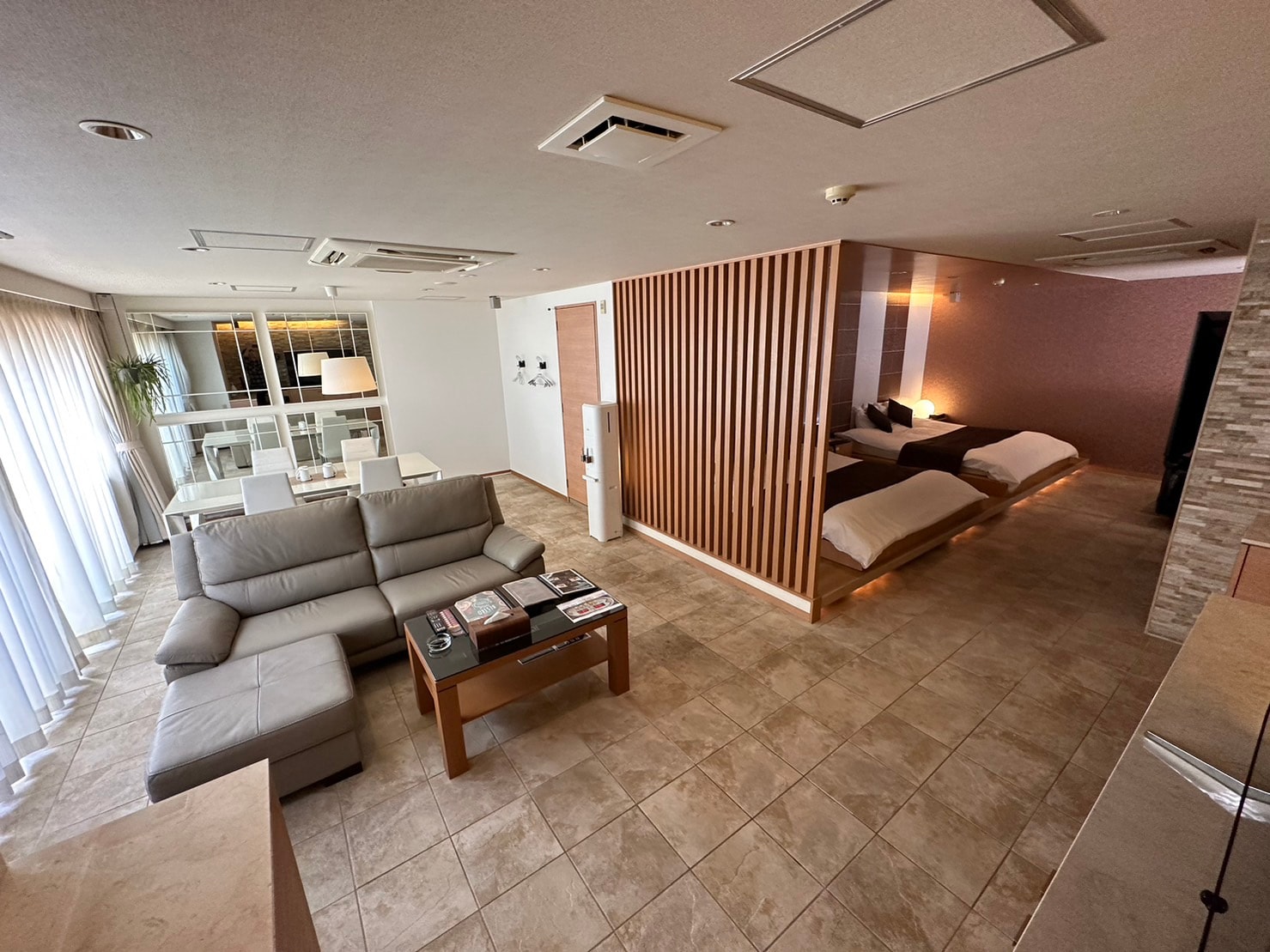 Presidential Room / Guest Room Example 802