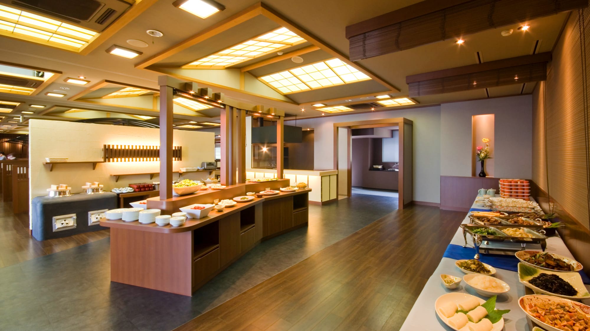 Bữa sáng được phục vụ theo kiểu tiệc buffet rất phổ biến. Thưởng thức các món ăn Nhật Bản và phương Tây yêu thích của bạn, tập trung vào ẩm thực hảo hạng Nishiizu!