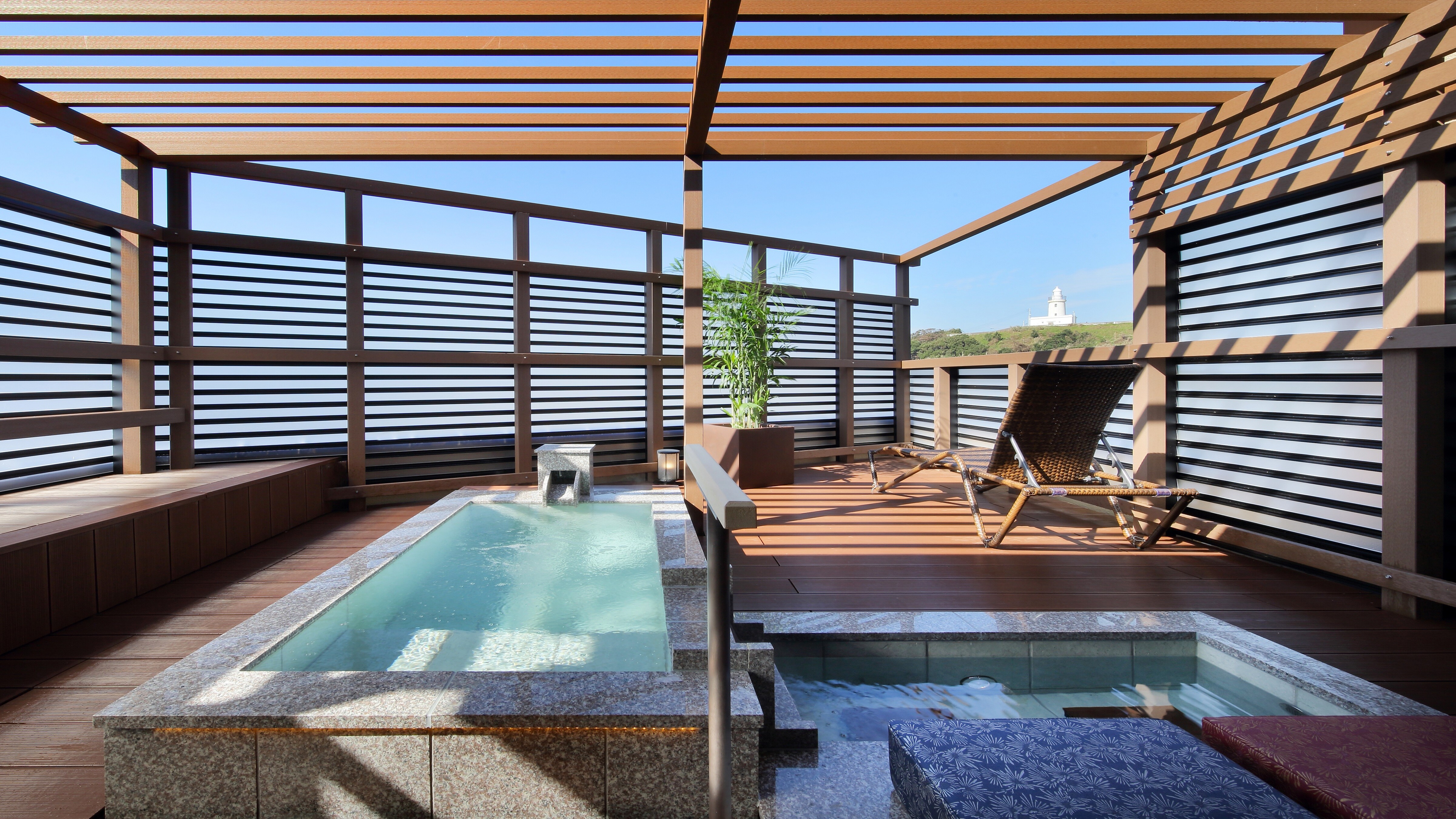Sakuragochi: Open-air bath in guest room