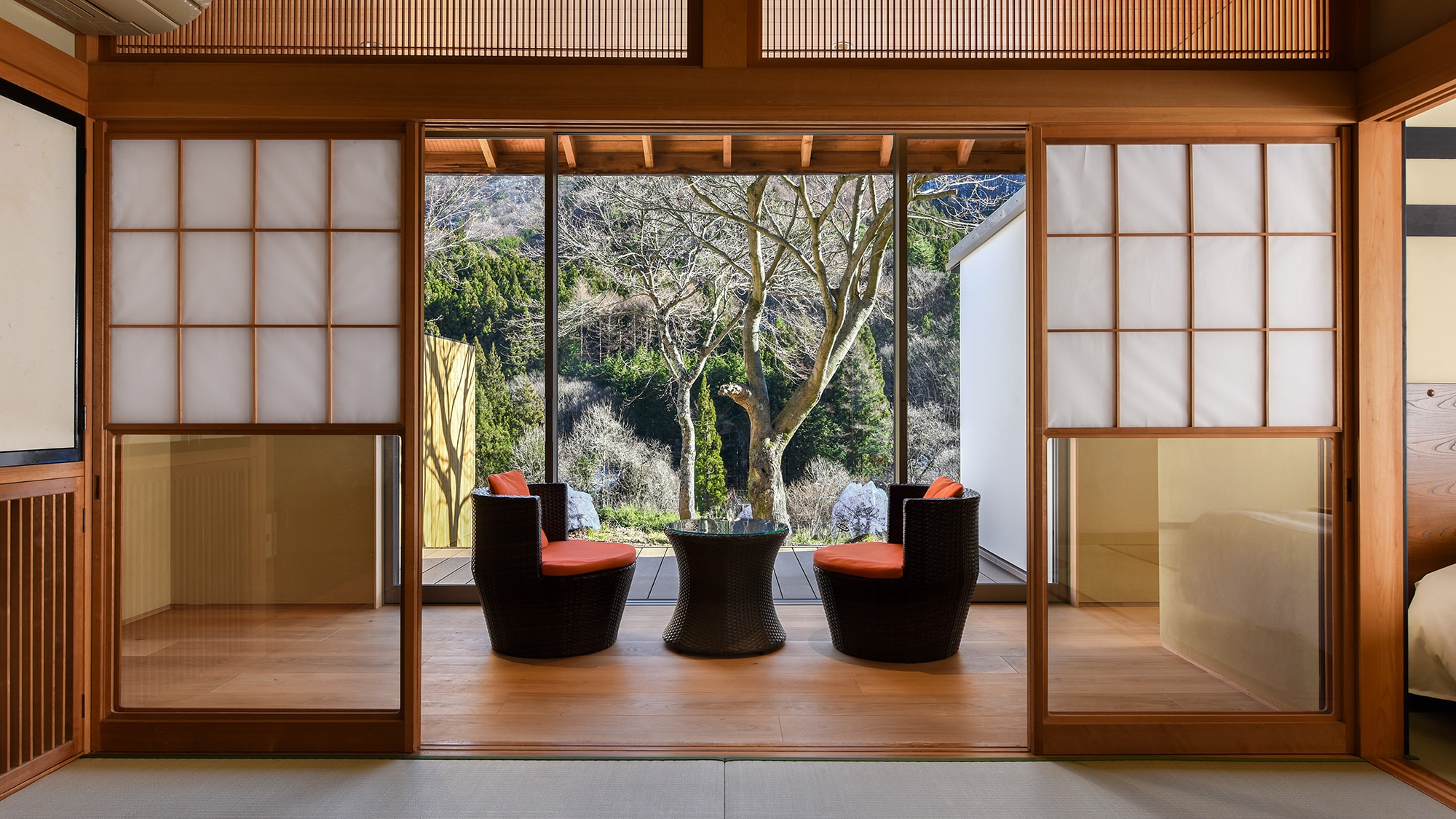 *Two Japanese-style rooms, Sora no Yu/Enjoy the changing seasons of the garden and Mount Hotaka