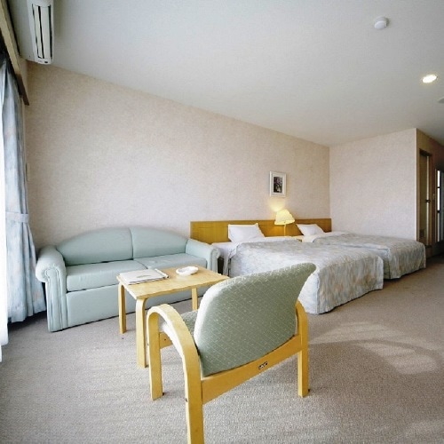 Twin room with comfortable light!