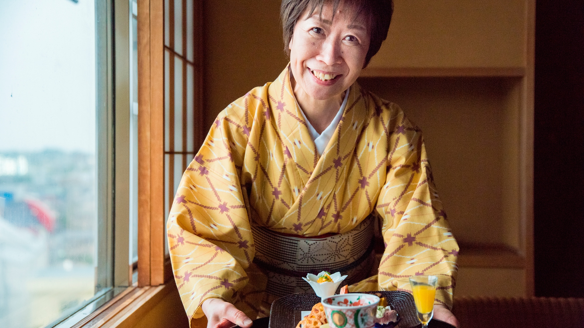 [Chambermaid] We are proud of the collection of the room, but we are also proud of the hospitality of the Nakai who wears the tea ceremony more than antiques.