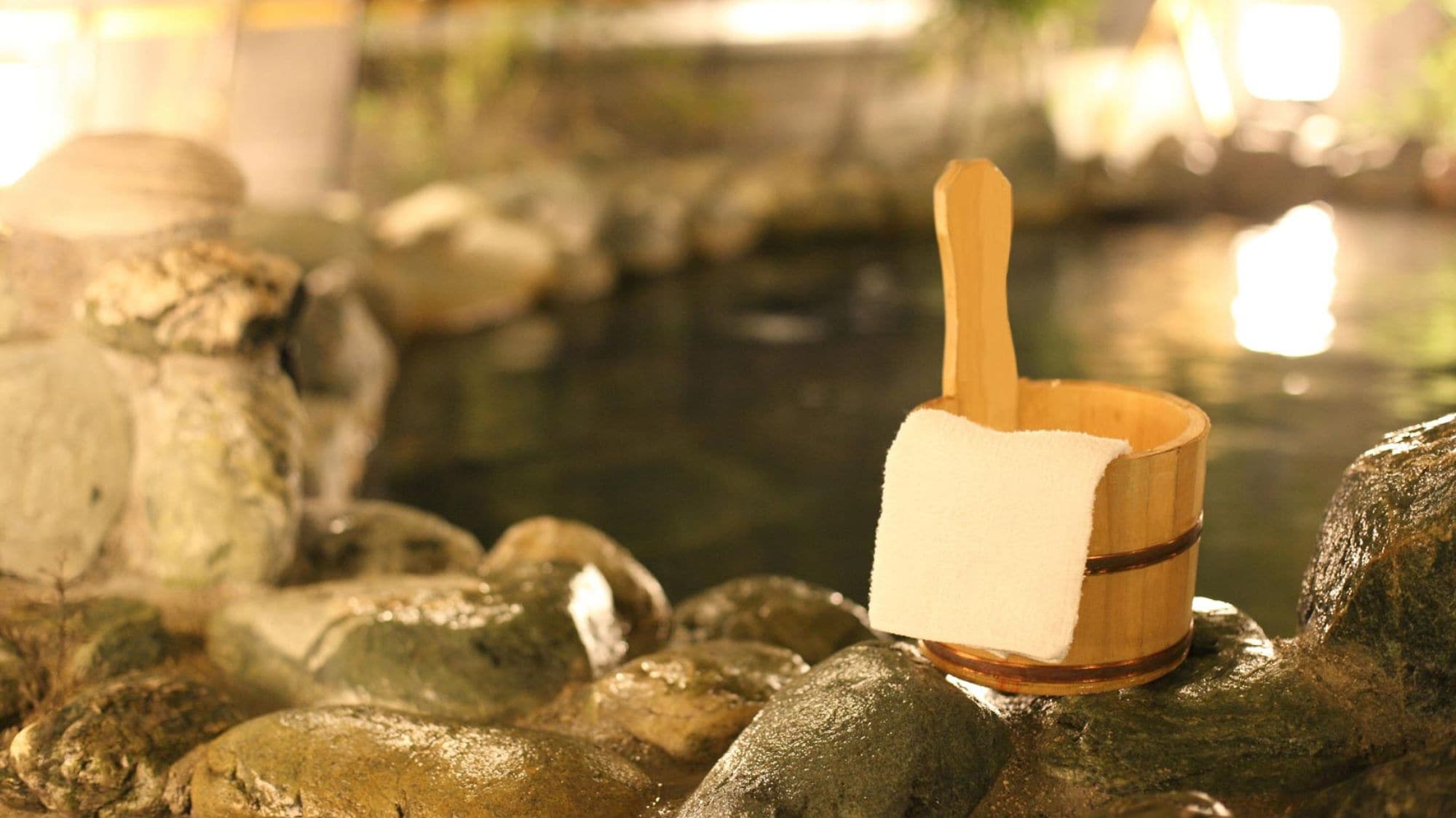บ่อน้ำพุร้อน "Rock Salt Rinku no Yu" อยู่ห่างจากโรงแรมโดยใช้เวลาเดินเพียงประมาณ 5 นาที