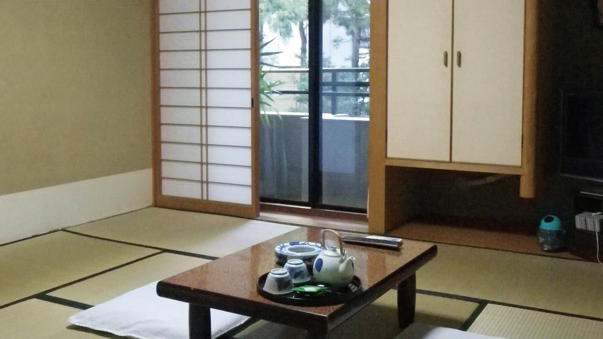 *■8 tatami mat Japanese-style room (example)■A Japanese-style room where you can relax and unwind.