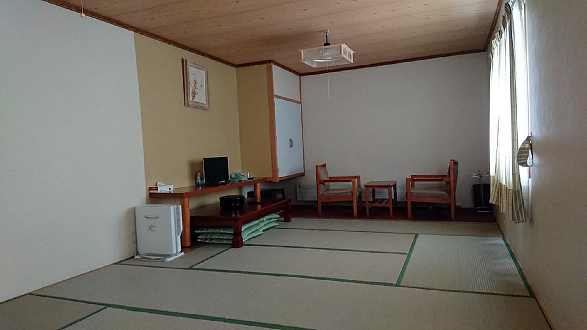 *[Guest room] 10-12 tatami mats: Up to 5 people can stay. Perfect for families and groups