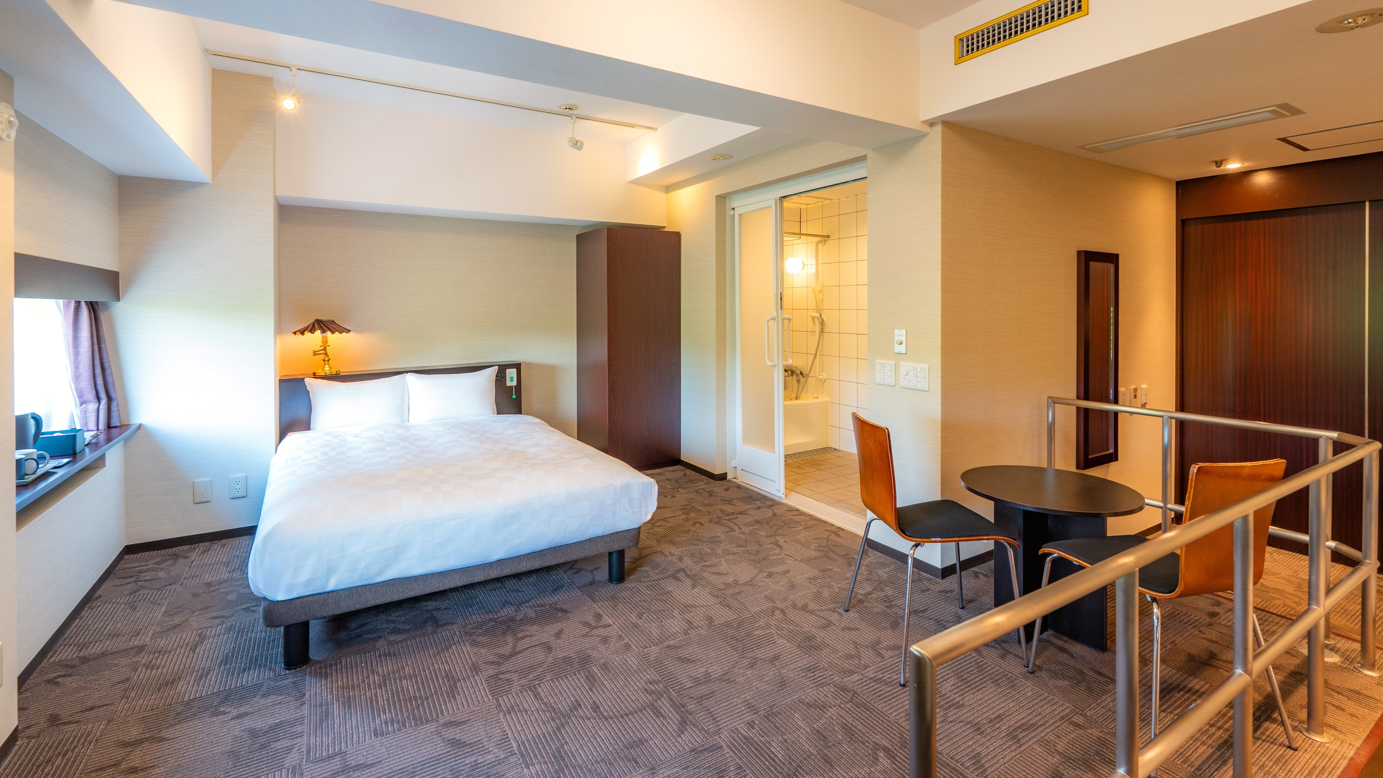 Universal Double Room (33 sq m, 140cm wide bed, with view)