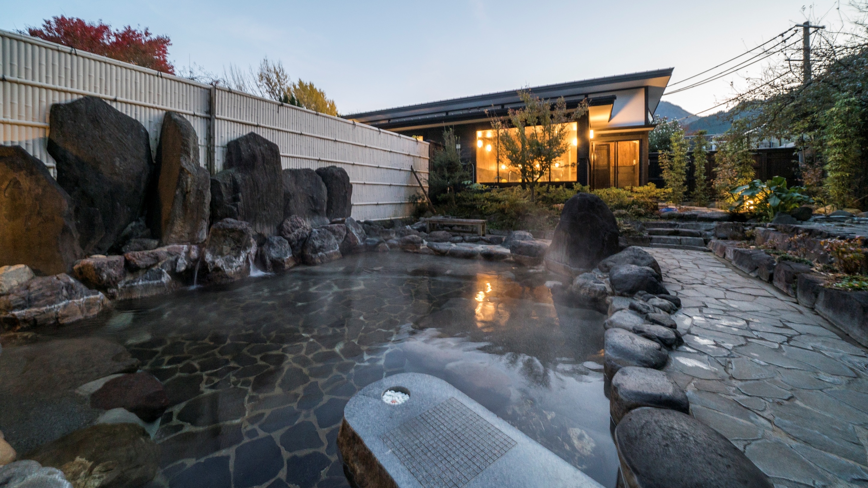 Large communal bath where you can feel a sense of openness