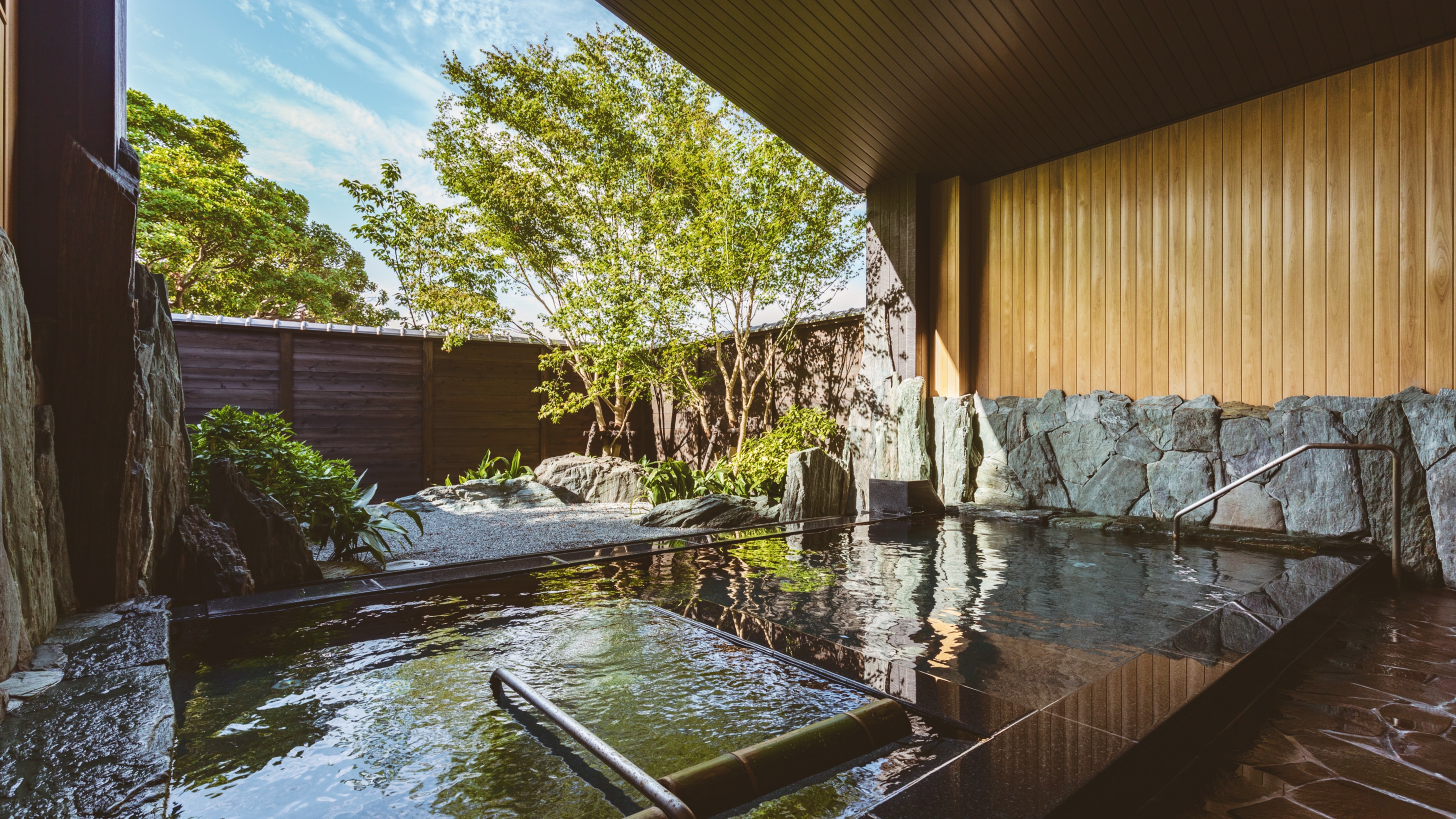 อ่างอาบน้ำแบบเปิดโล่ง