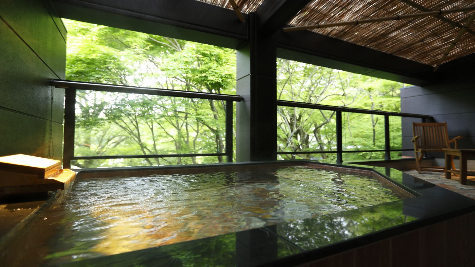 Guest room open-air bath