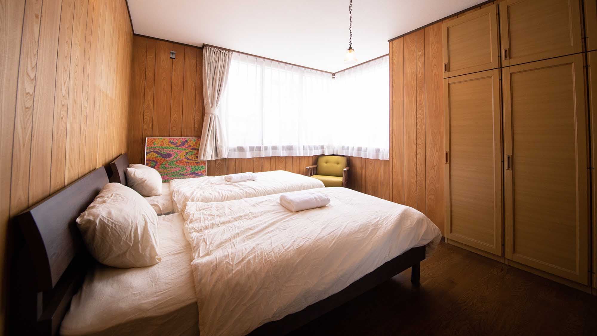 ・[Tei/Deluxe Twin Room] The simple interior will make everyone feel comfortable.