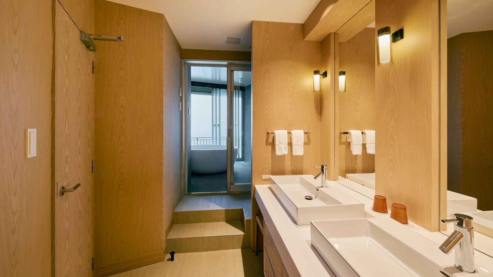 Onsen Suite | Spacious washroom