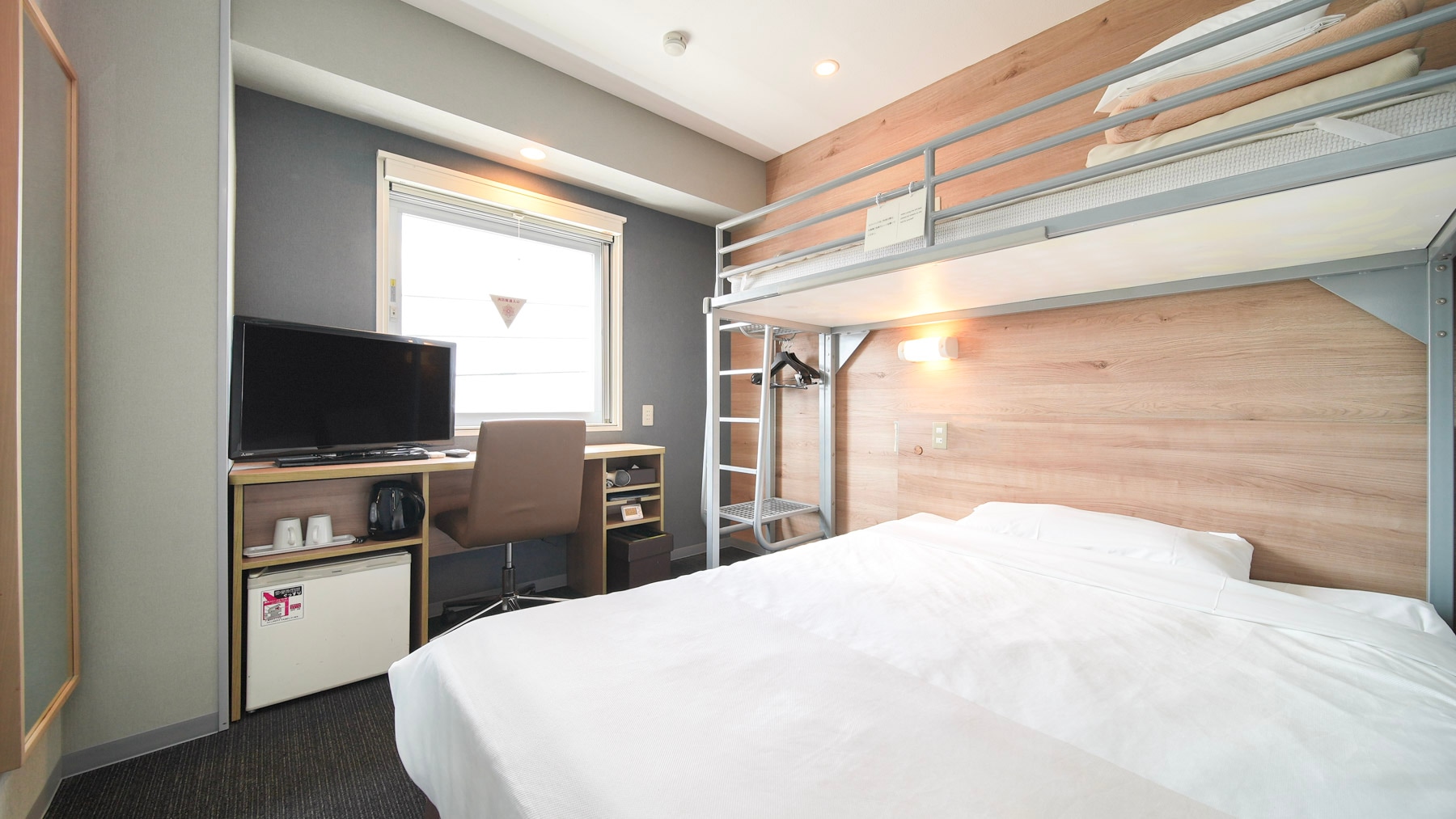 Double bed and loft bed