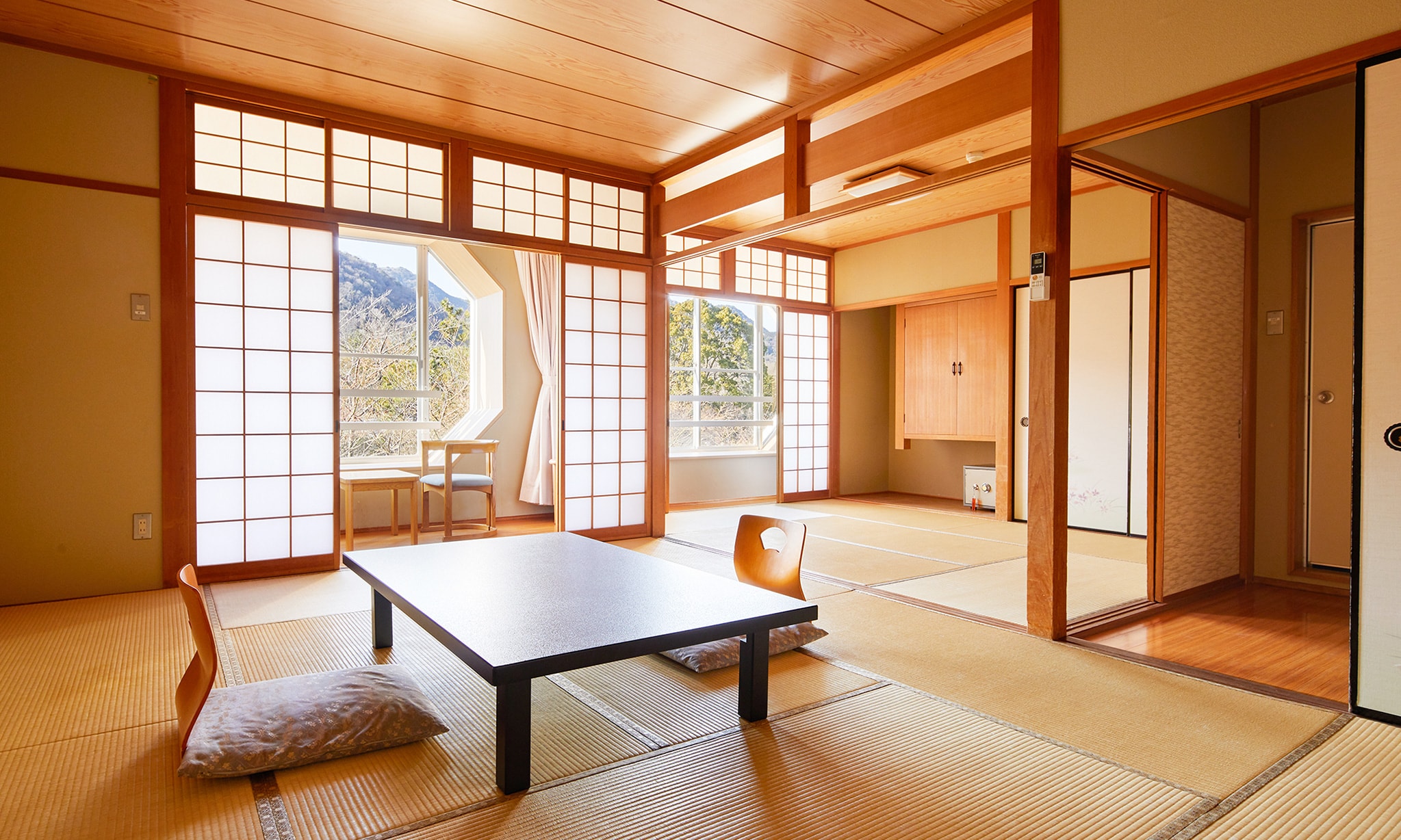Standard Japanese-style room 10 tatami mats + 6 tatami mats